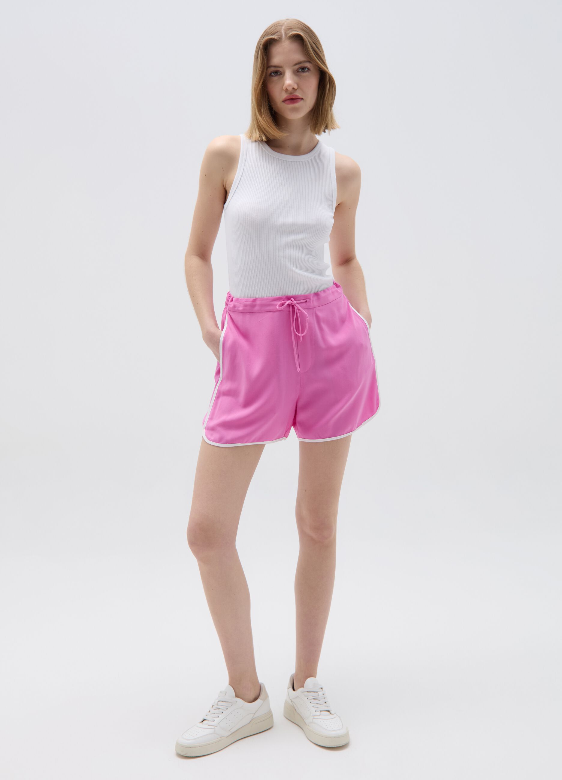 Viscose shorts with contrasting edging