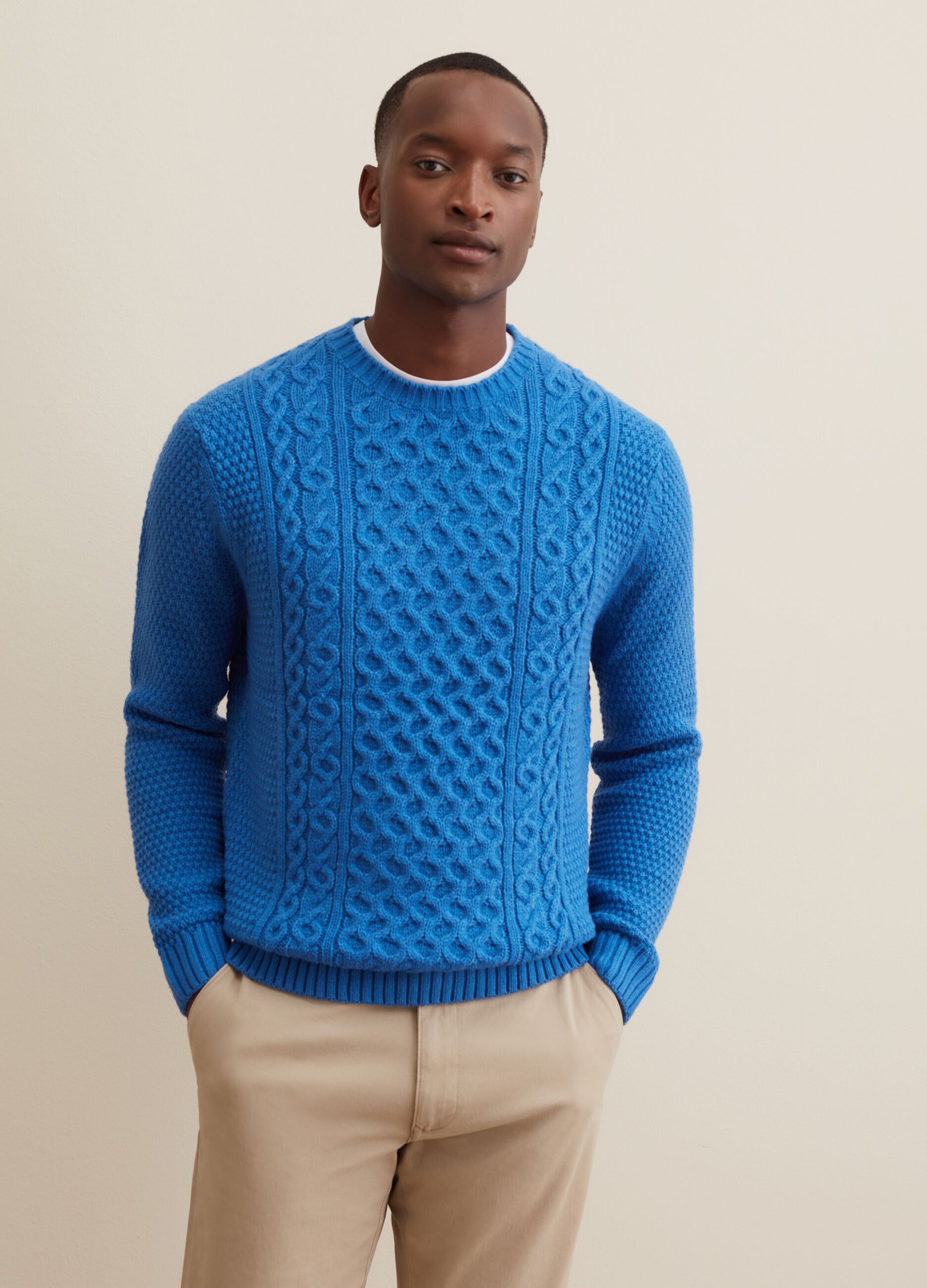 Pullover with round neck