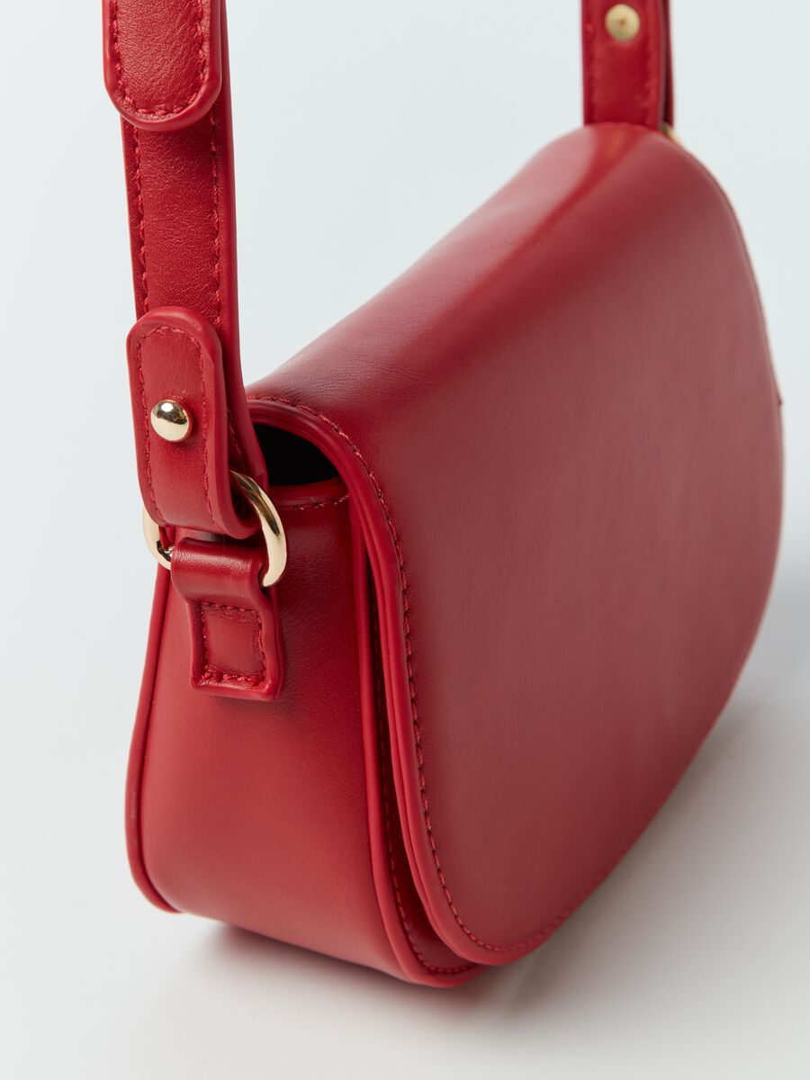 Rounded bag with shoulder strap_2