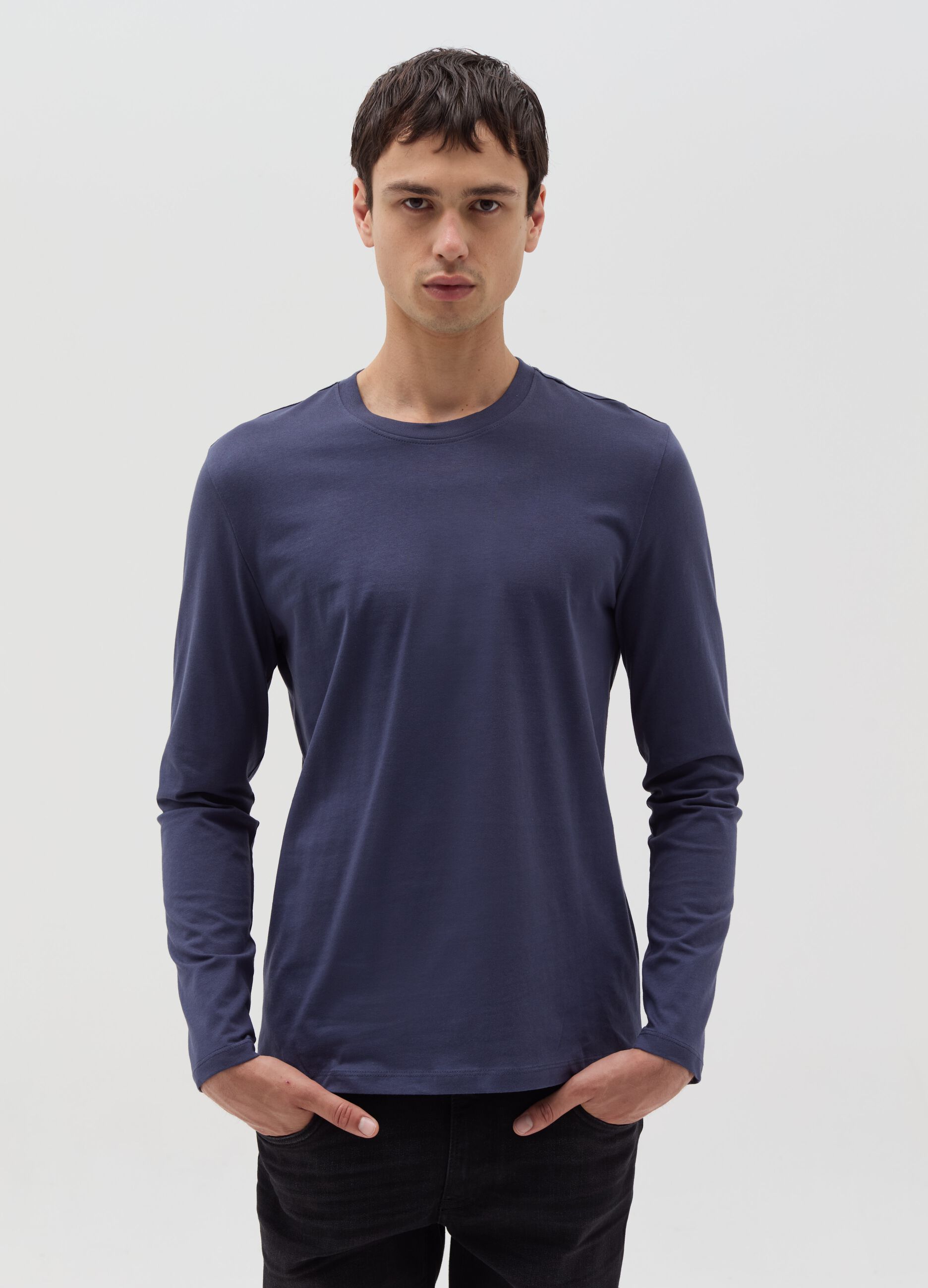 Long-sleeved T-shirt with round neck