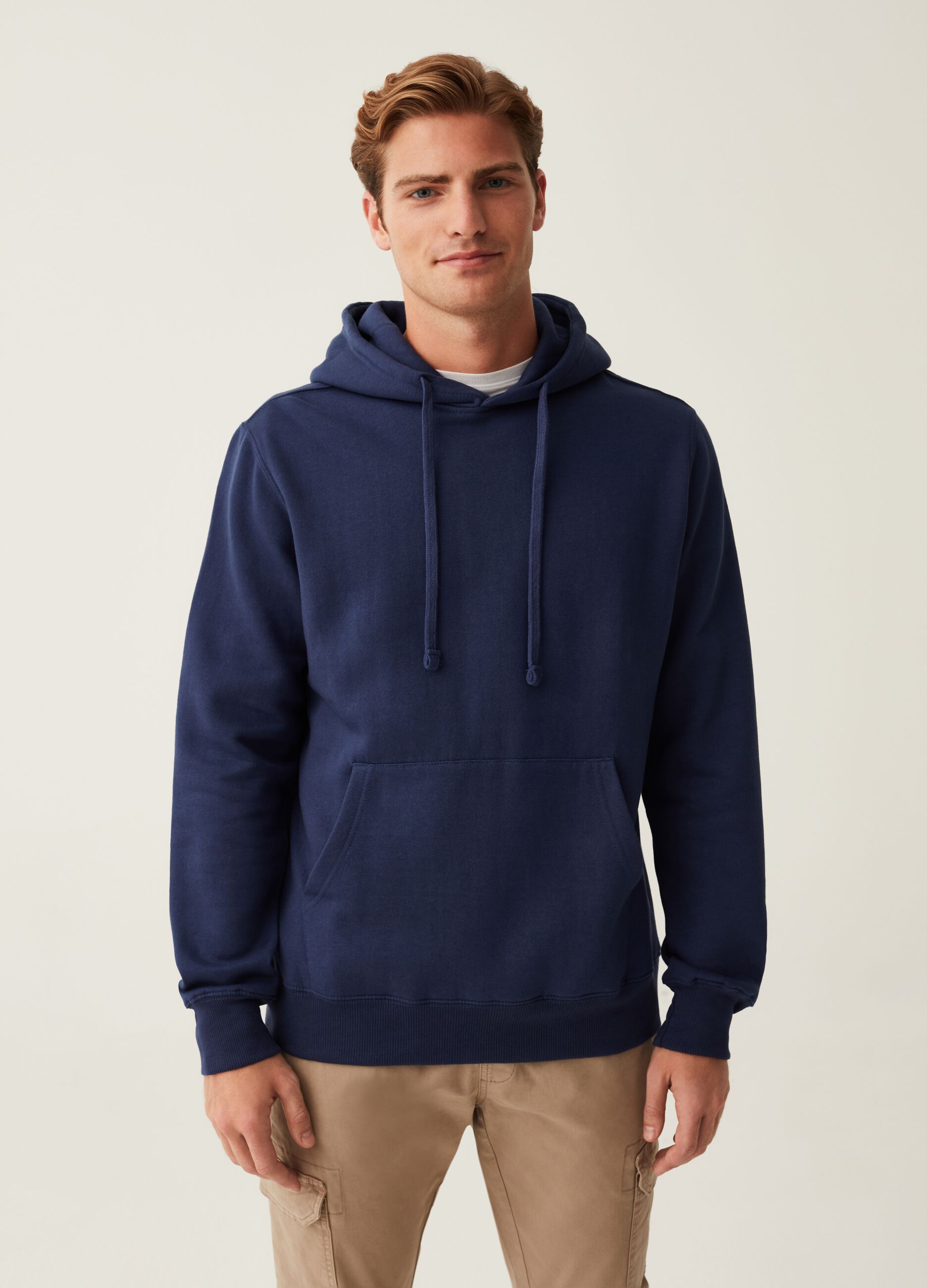 Regular-fit sweatshirt with hood