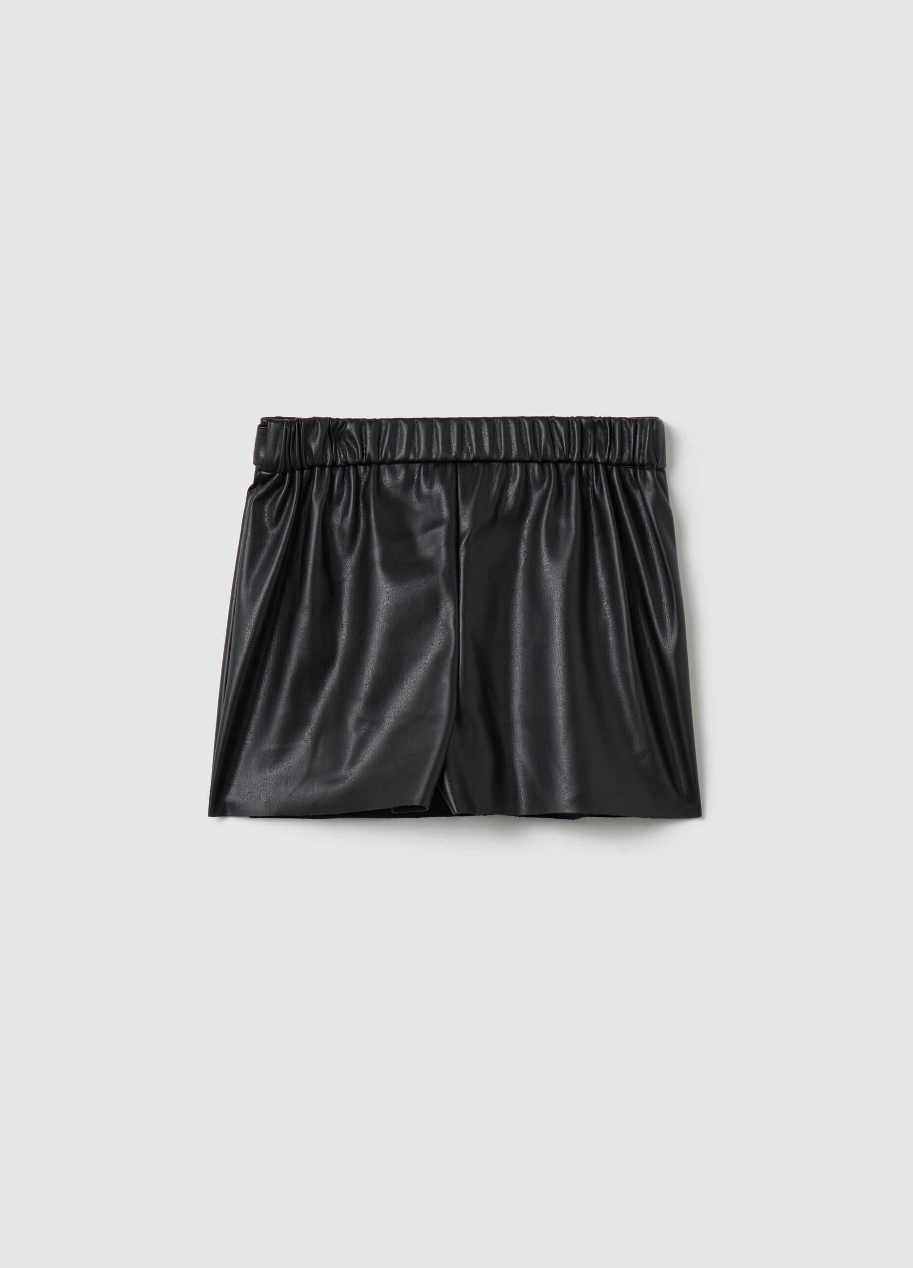 Glossy-effect skort with heart