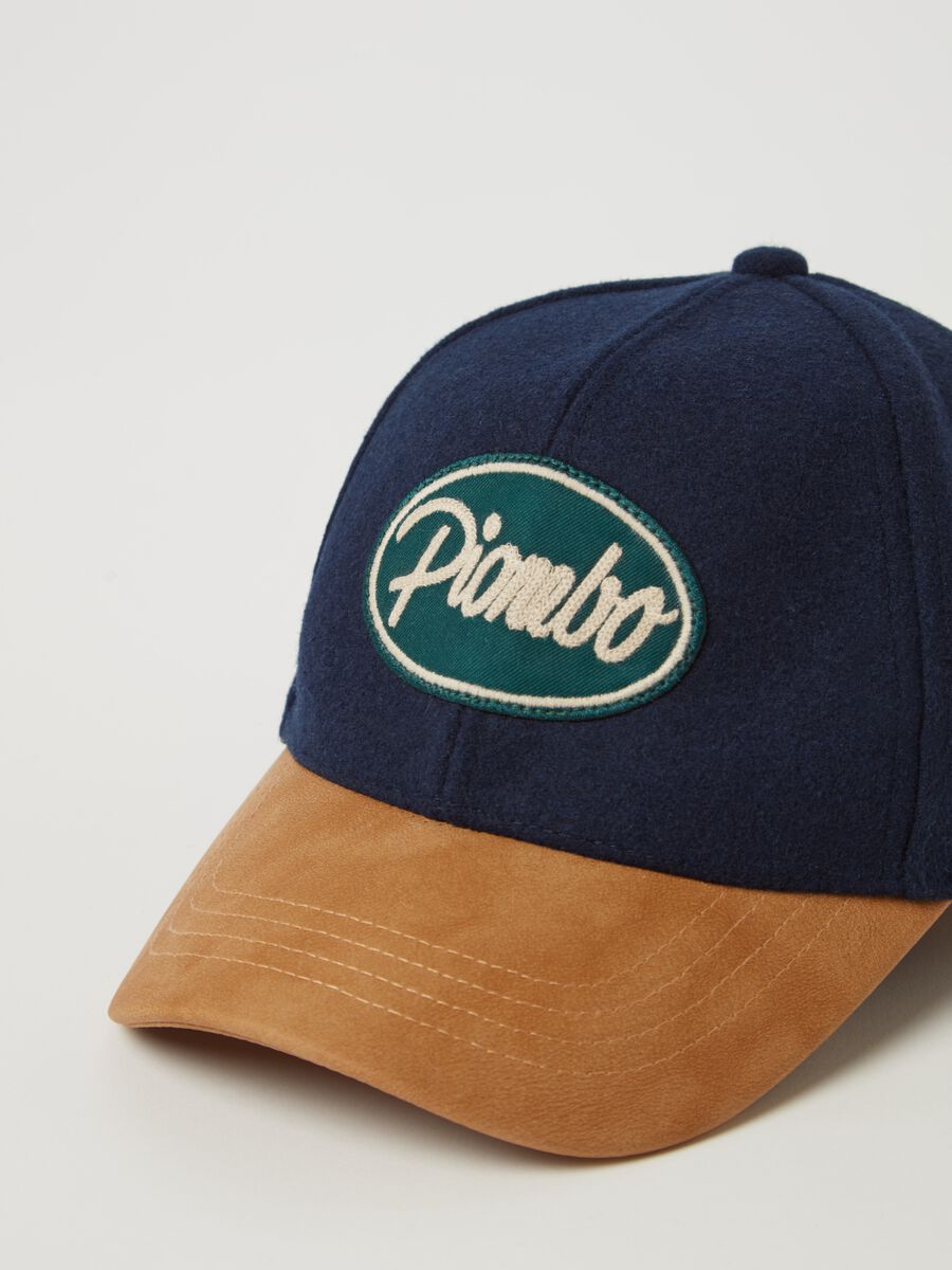 Hat with logo patch_2