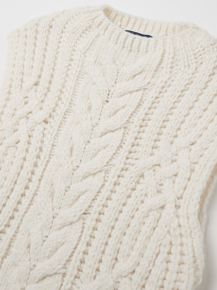 Closed gilet with cable-knit design_5