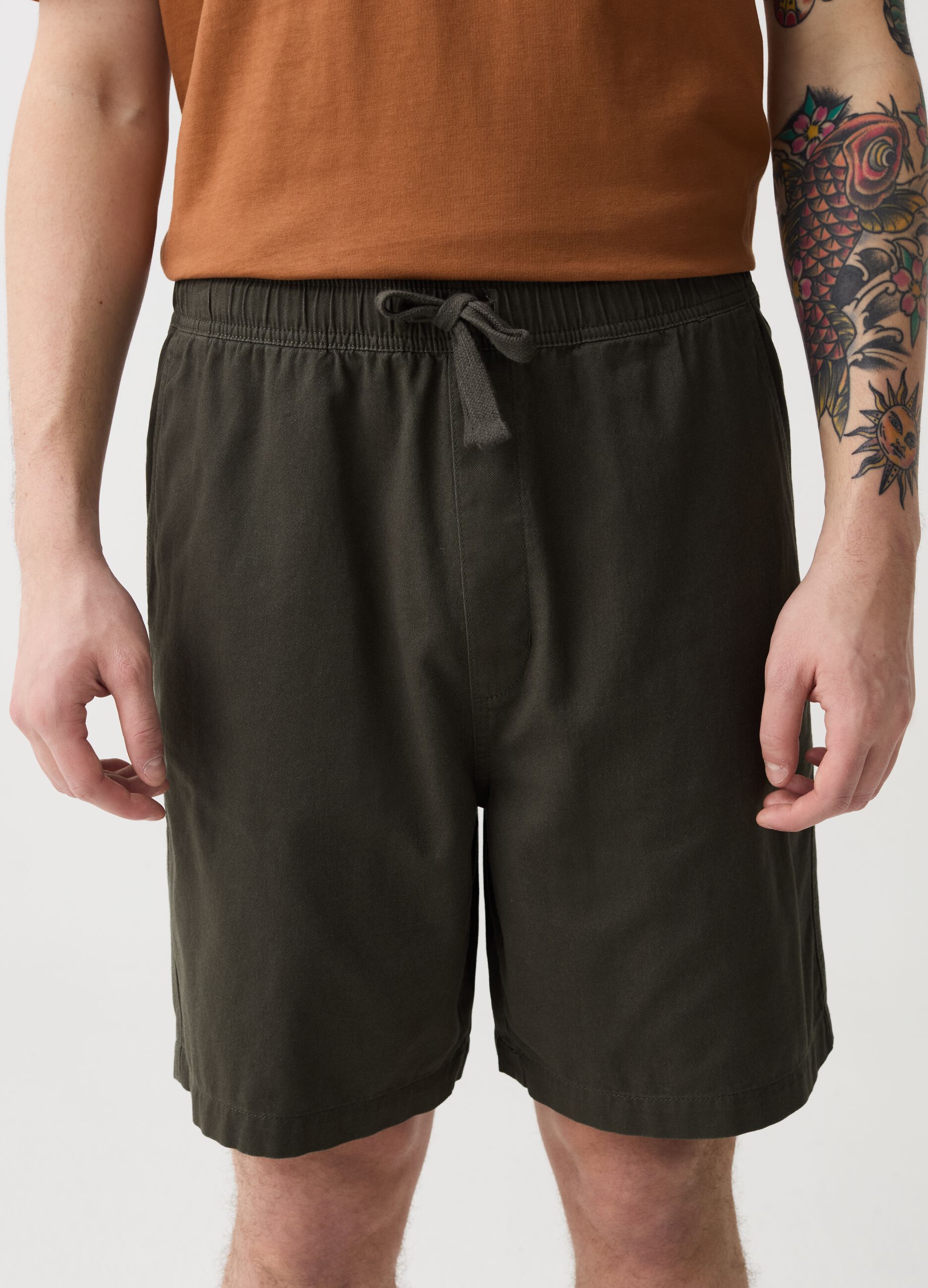 Bermuda joggers in cotton with drawstring