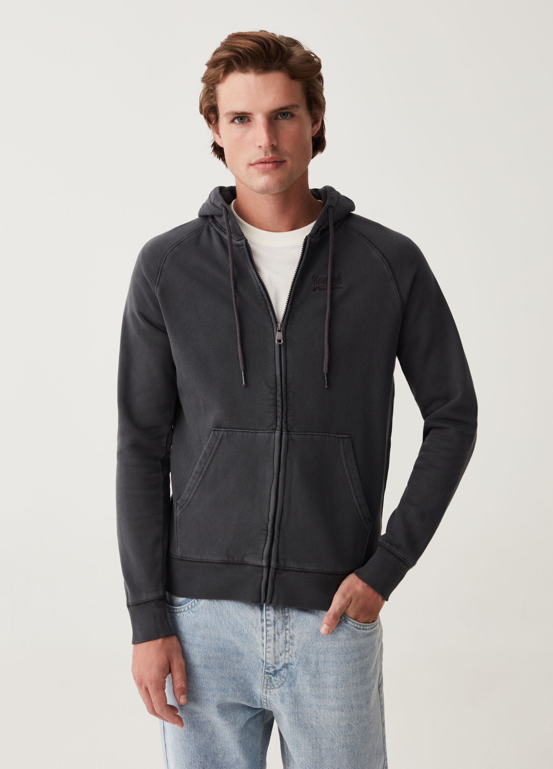 Full-zip con cappuccio e ricamo logo