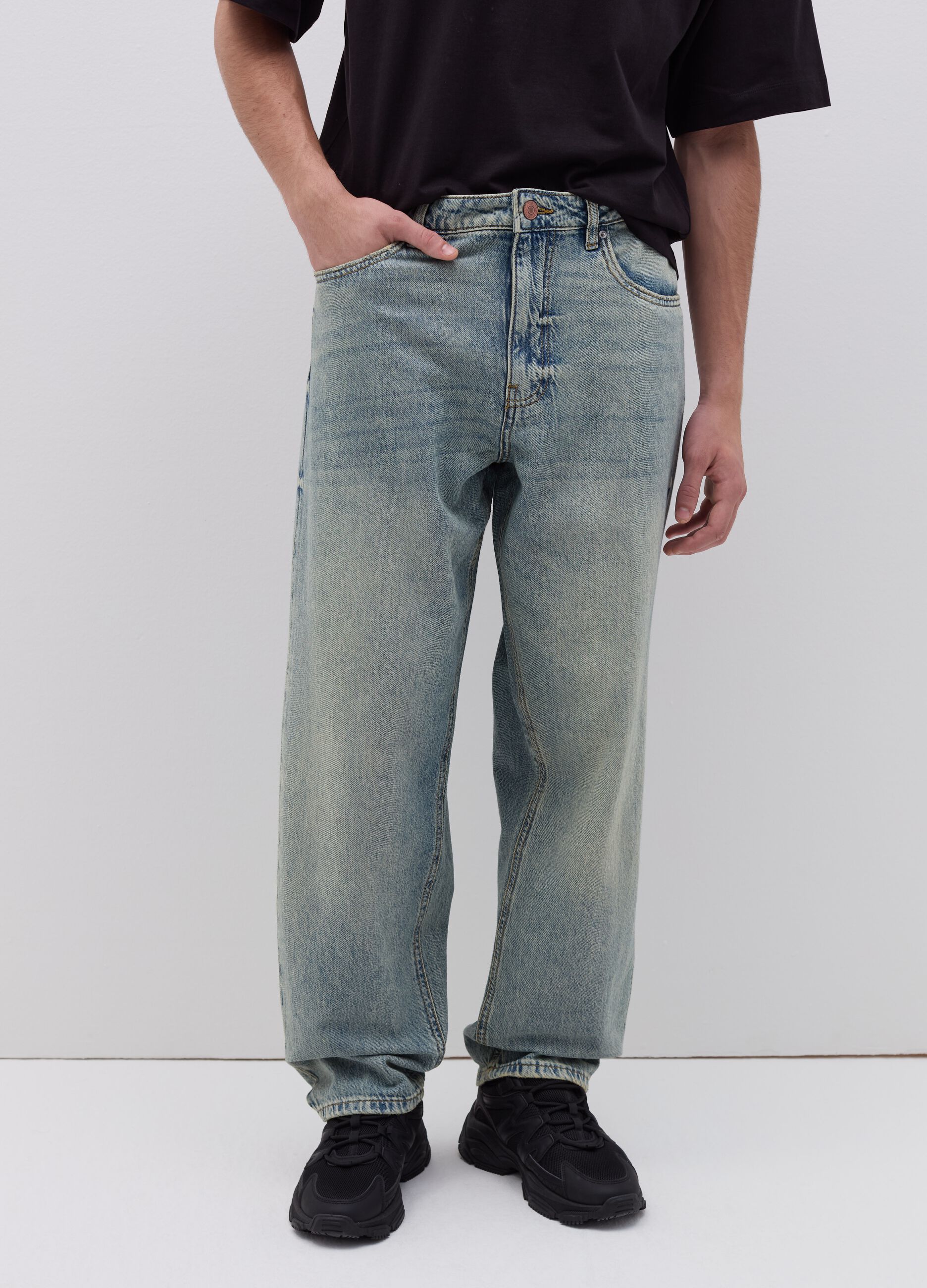 Baggy-fit jeans with five pockets