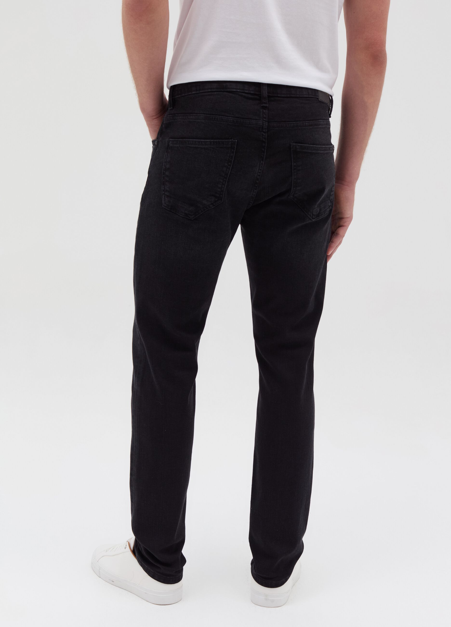 Slim-fit jeans with five pockets