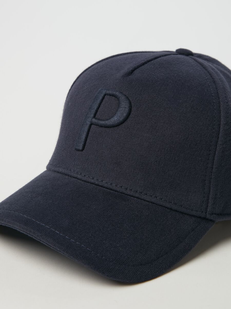 Baseball cap with logo embroidery_3