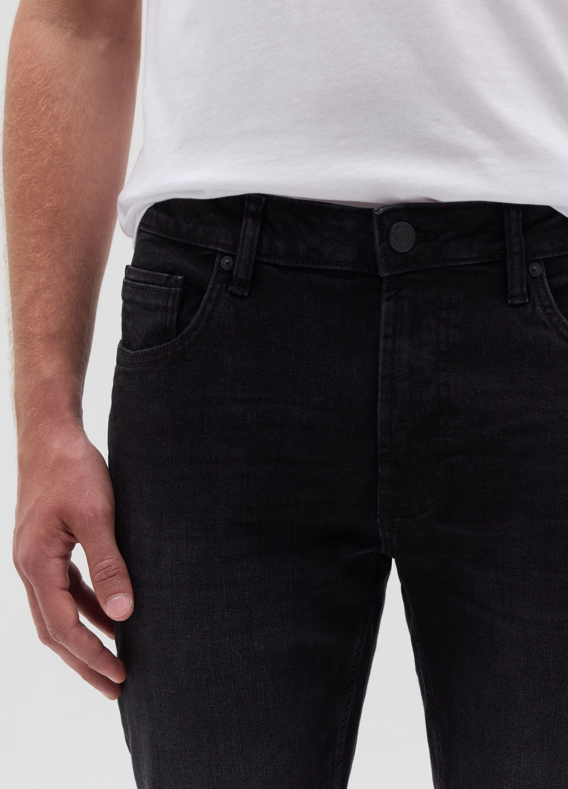 Slim-fit jeans with five pockets