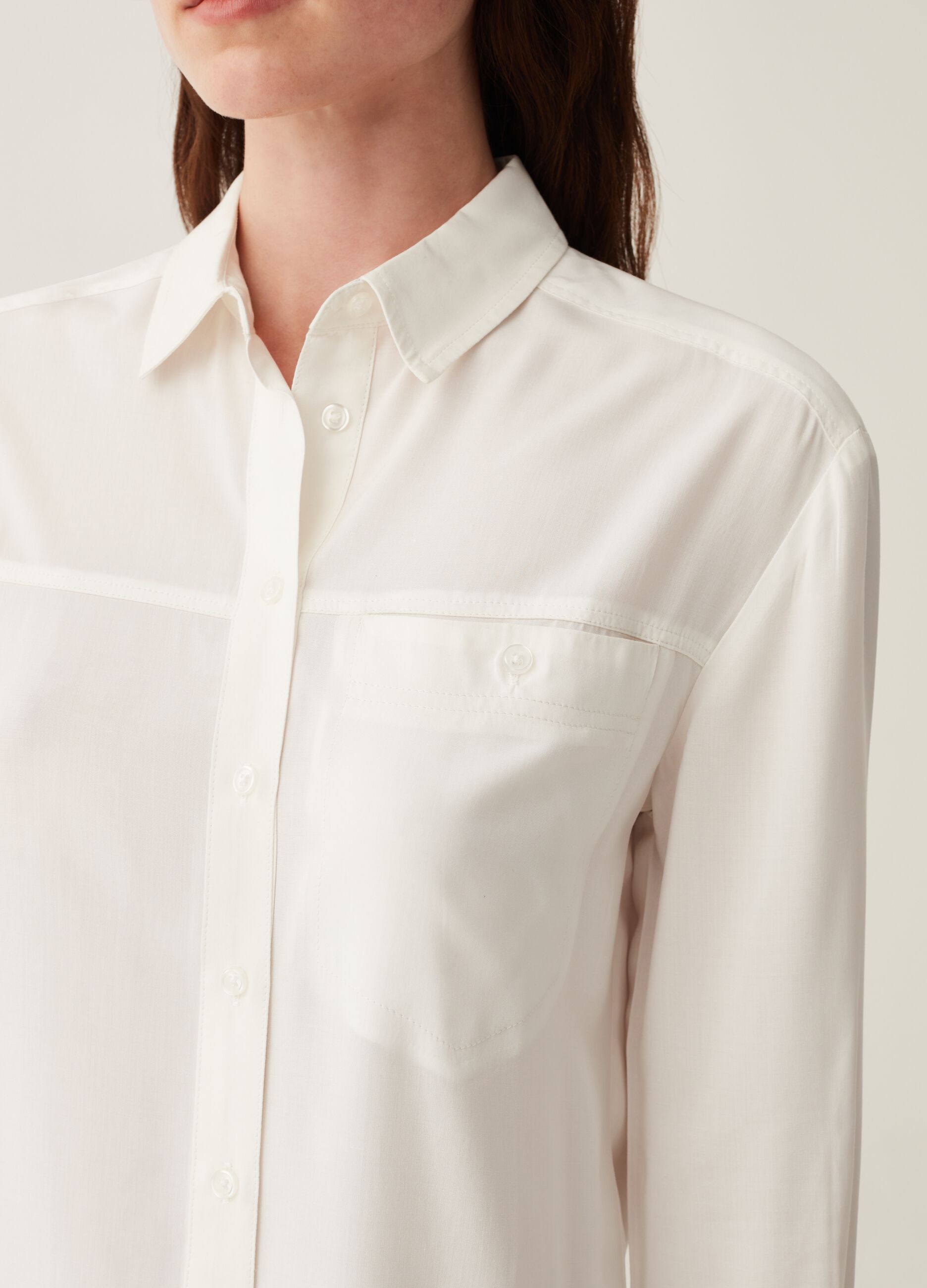 Shirt in viscose with pocket