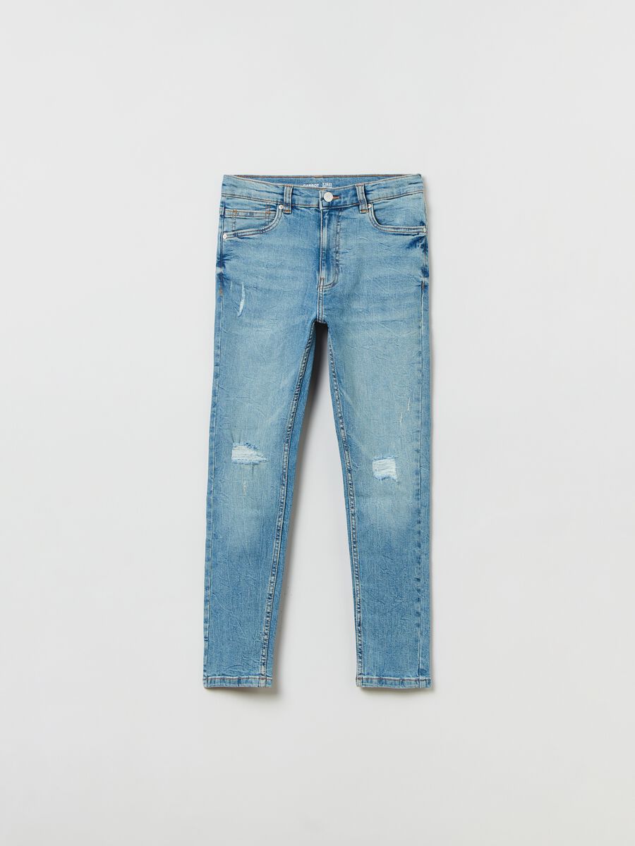 Jeans carrot fit con abrasioni_0