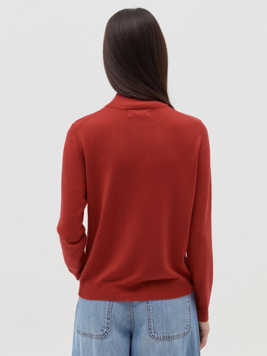 Long-sleeved top with mock neck_3