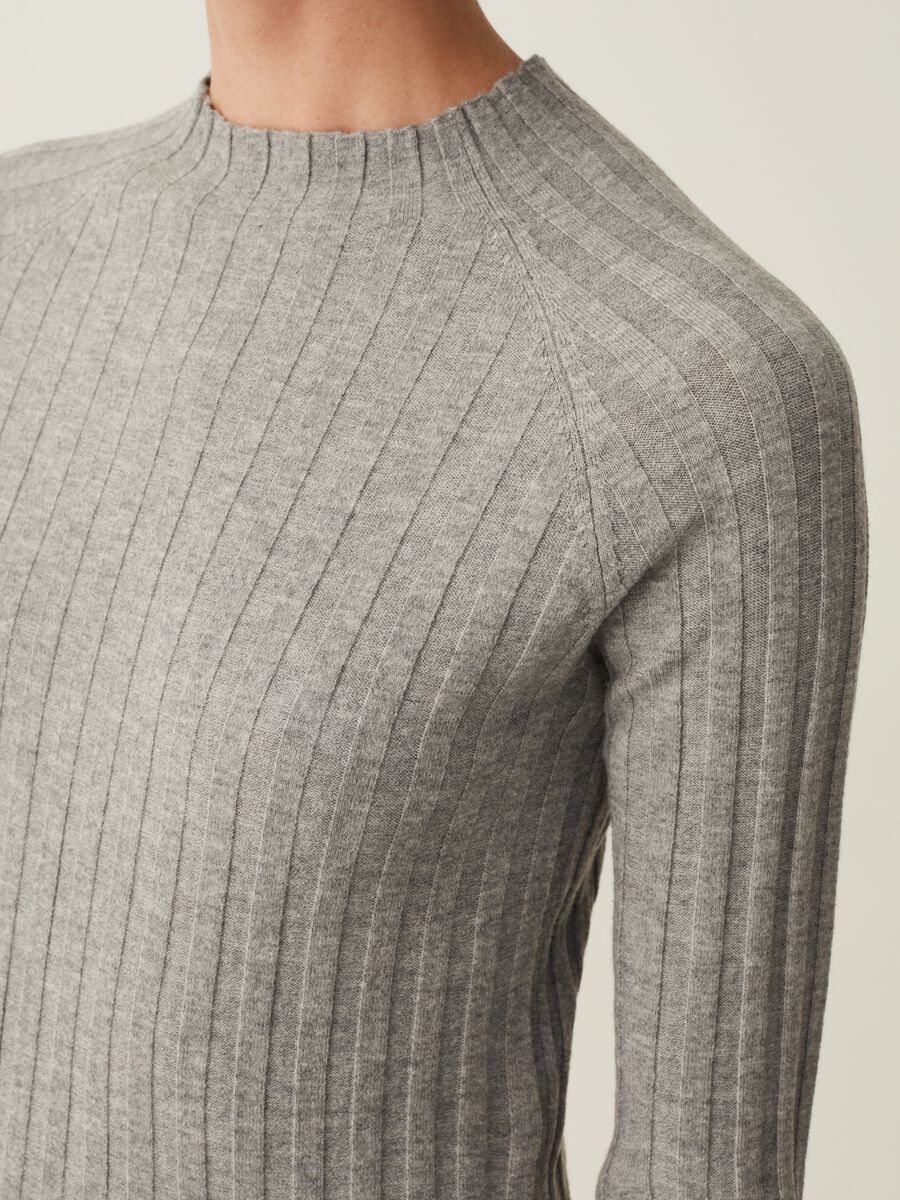 Flat-ribbed top with mock neck_3