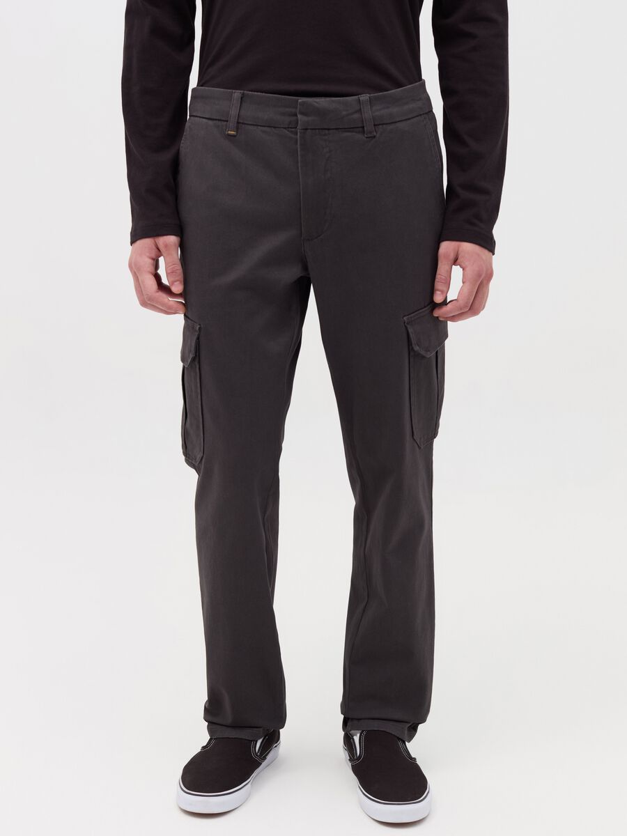 Slim-fit cargo trousers_1