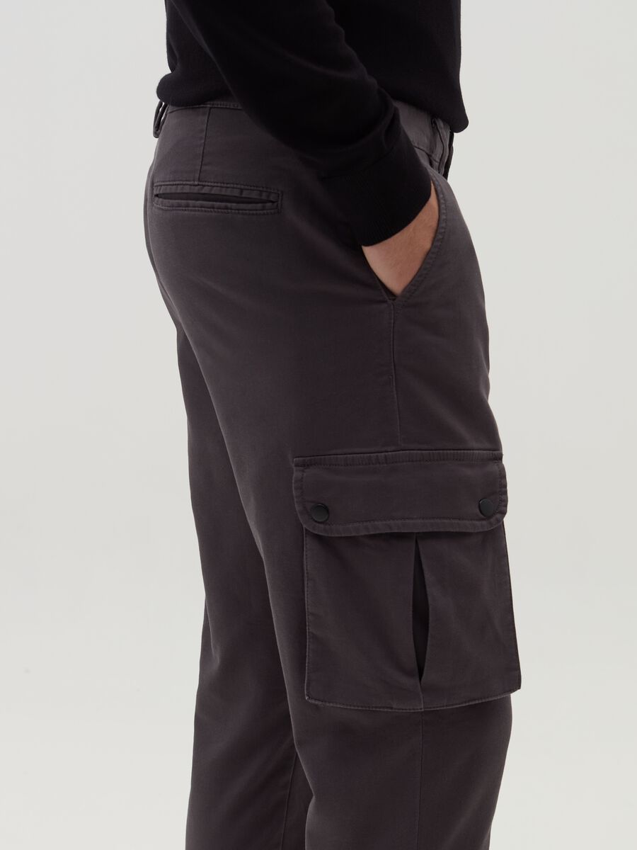 Cargo trousers in stretch cotton_3