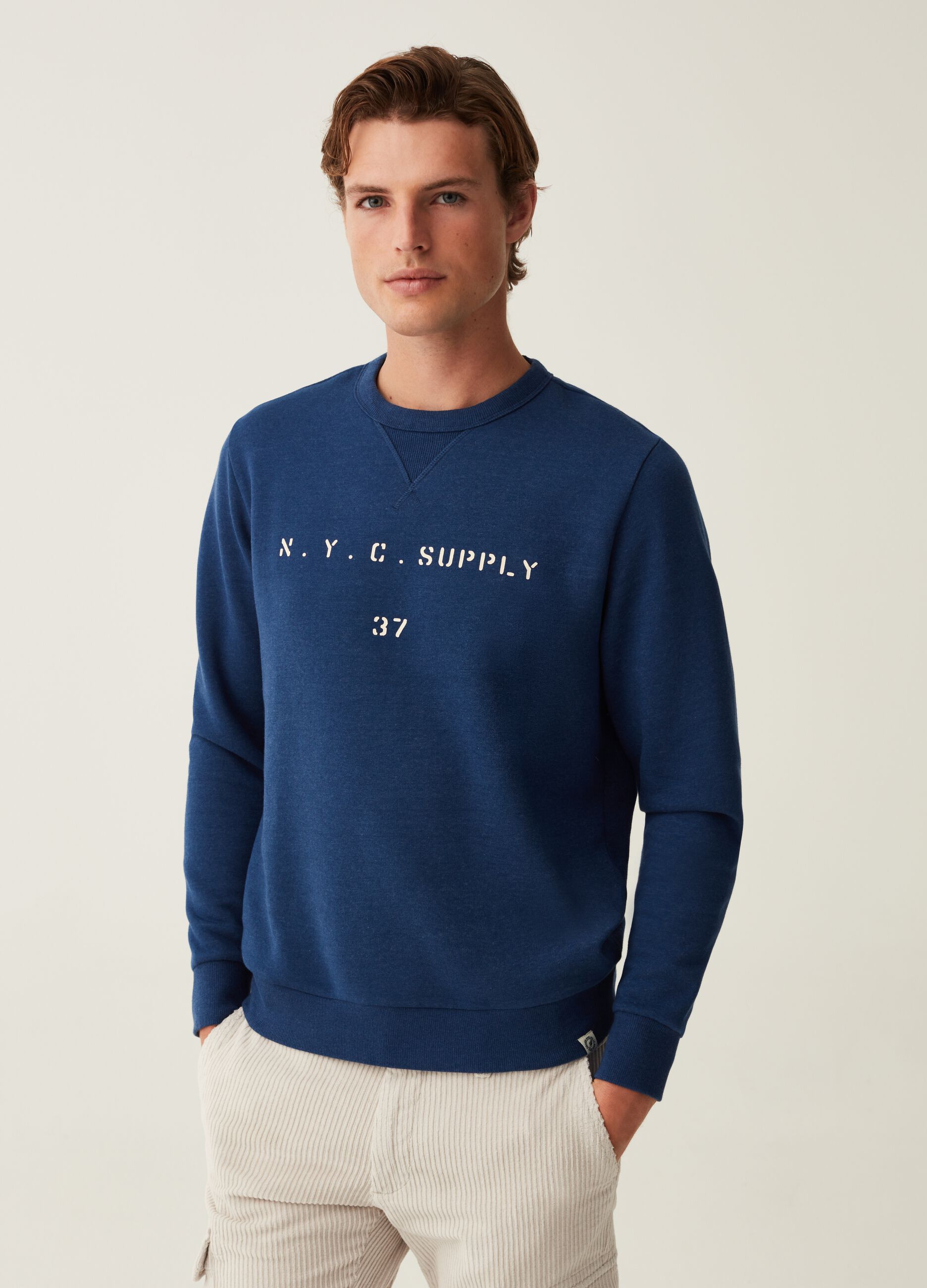 Sweatshirt with round neck and V detail