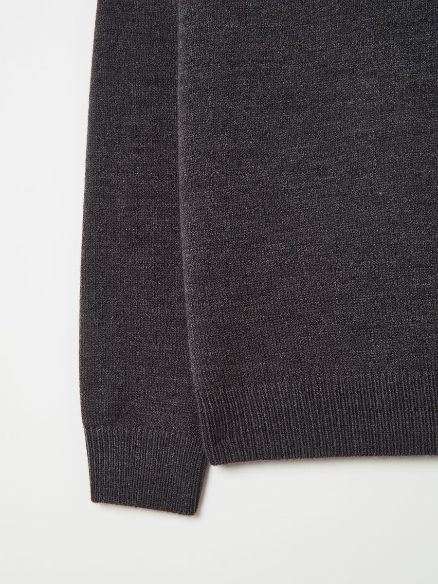 Round neck pullover_5