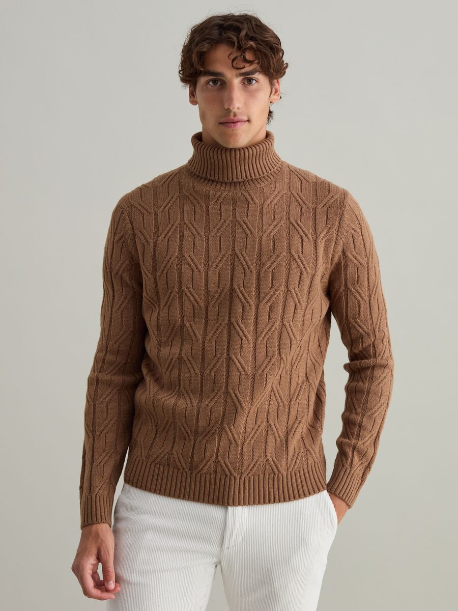 Contemporary cable-knit turtleneck_0