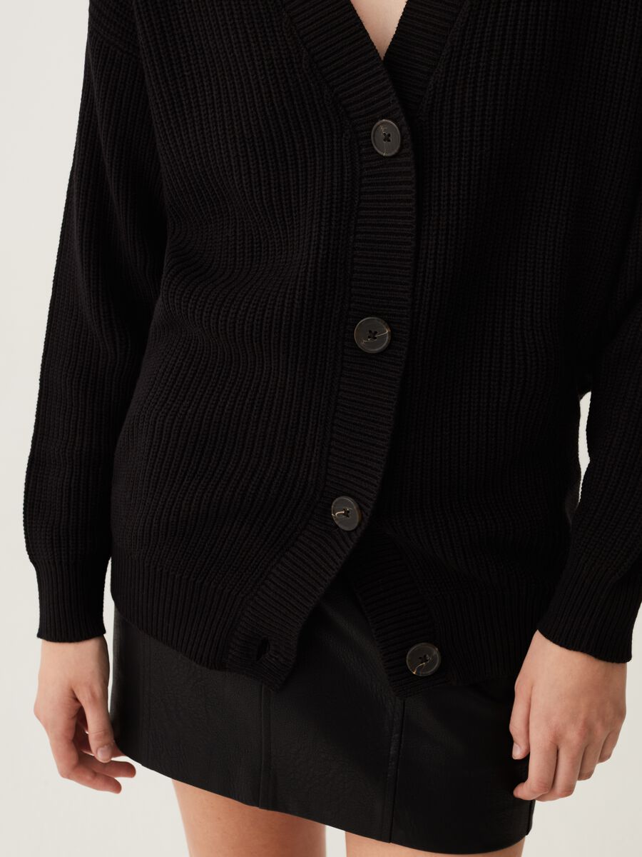 Cardigan with V neck and striped buttons_3