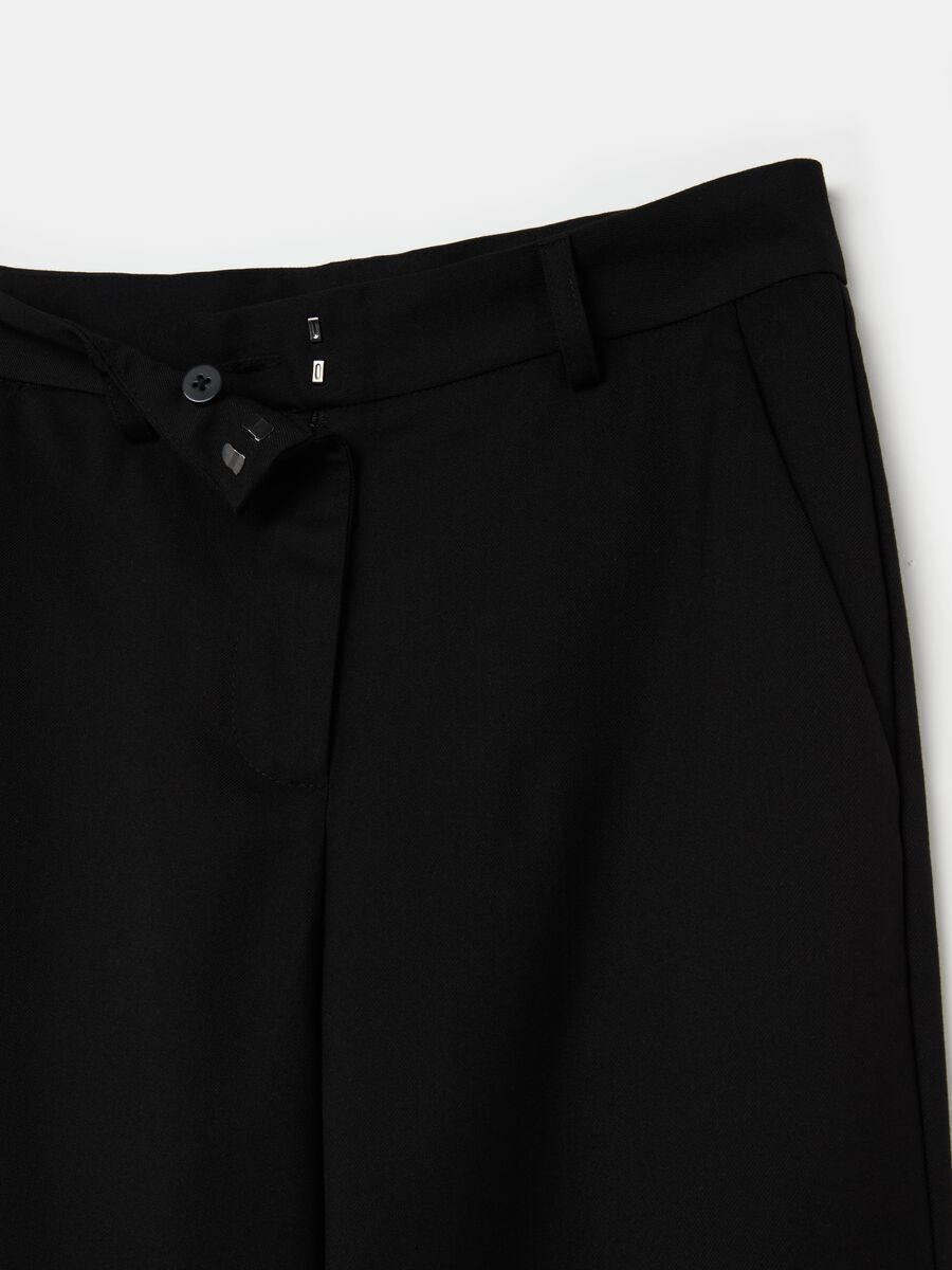 Trousers with splits on the hem_5