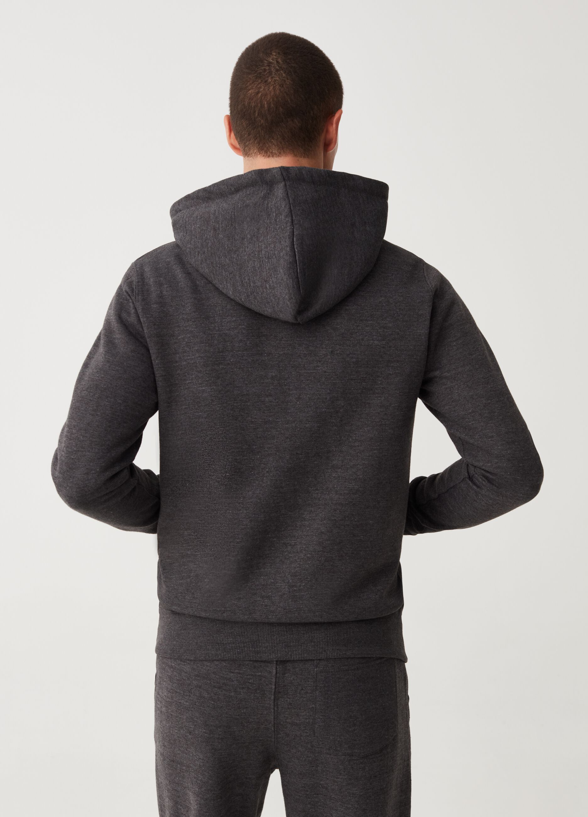 Hooded sweatshirt with zip closure