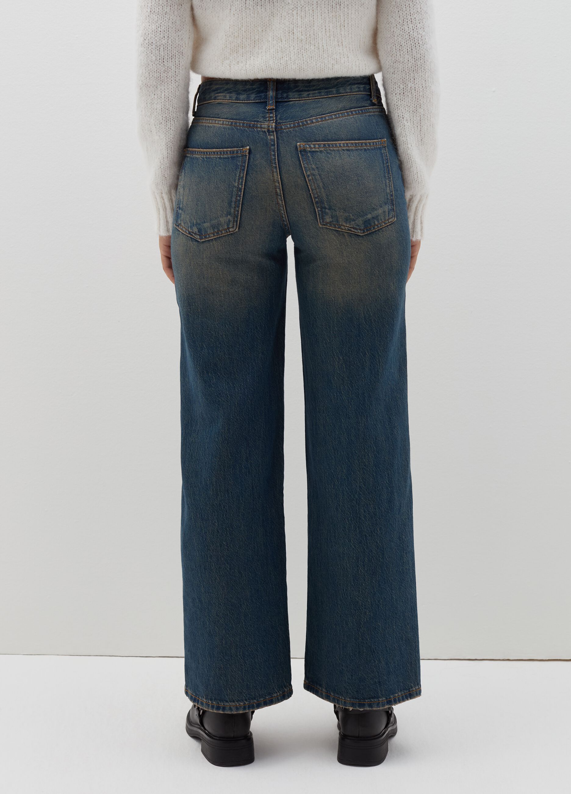 Wide-leg jeans with low waist