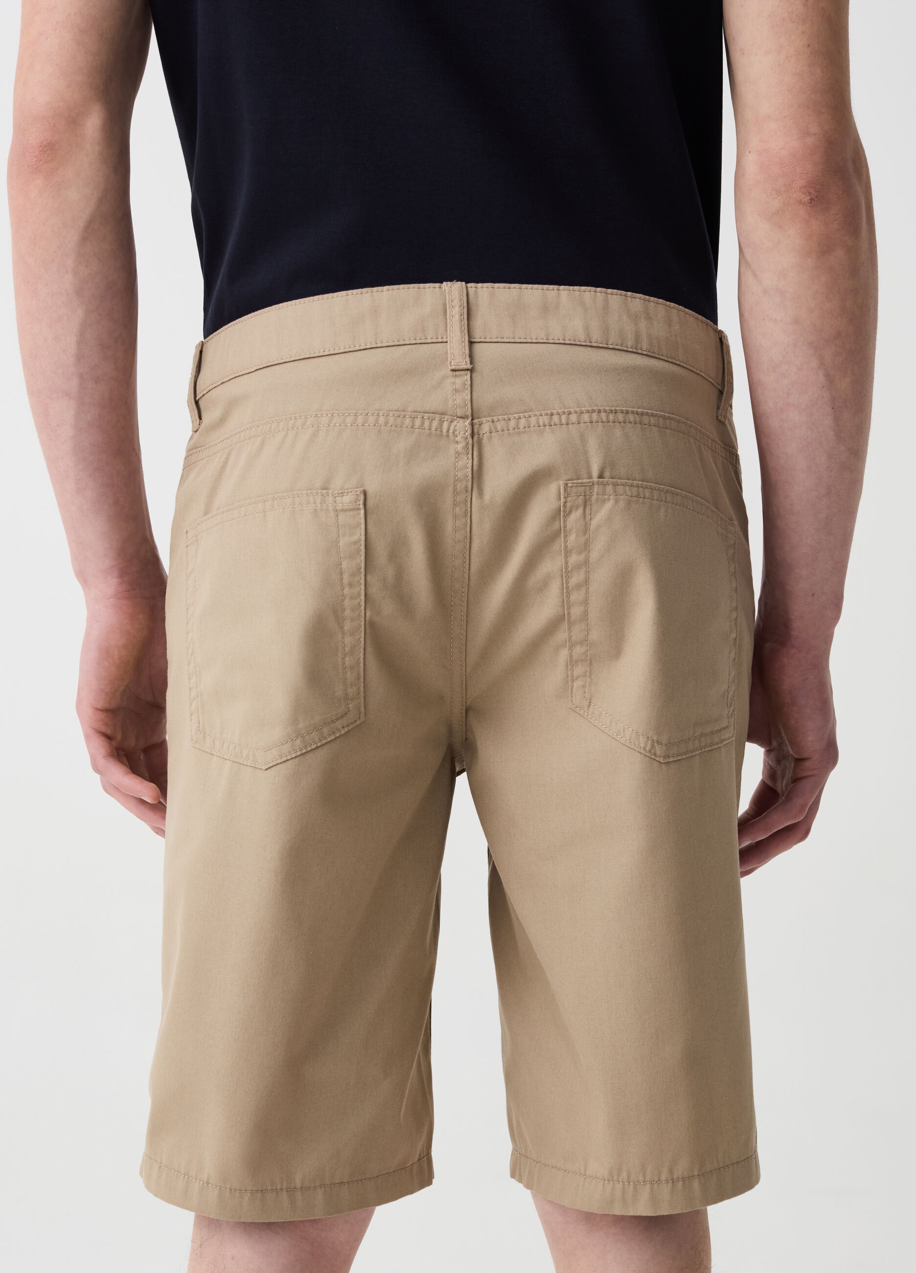 Five-pocket solid colour Bermuda shorts