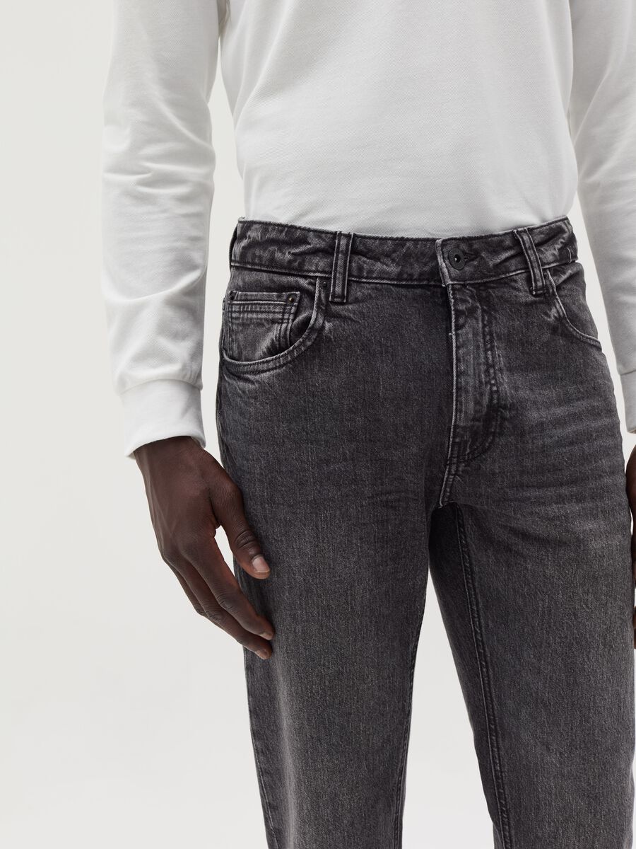 Slim-fit acid-wash jeans with fading_3