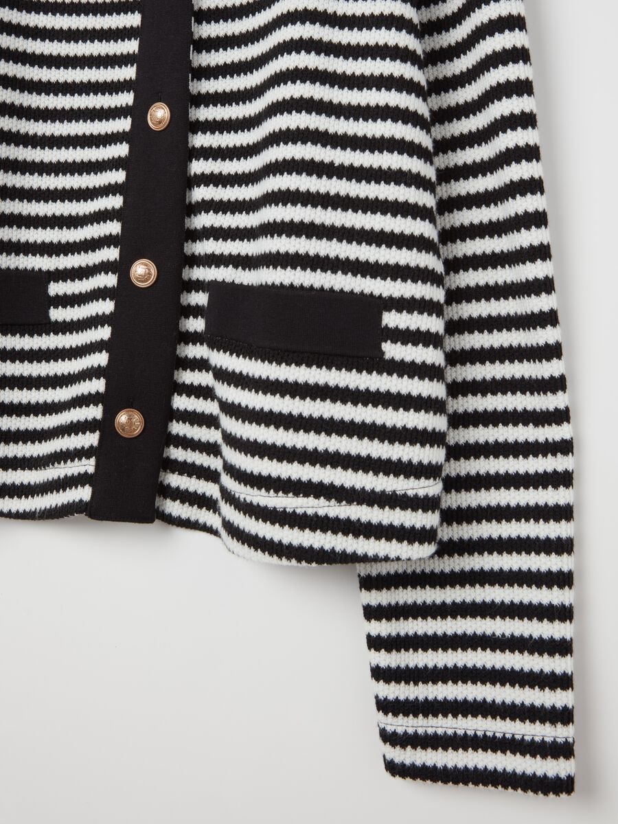 Curvy striped cardigan with golden buttons_5