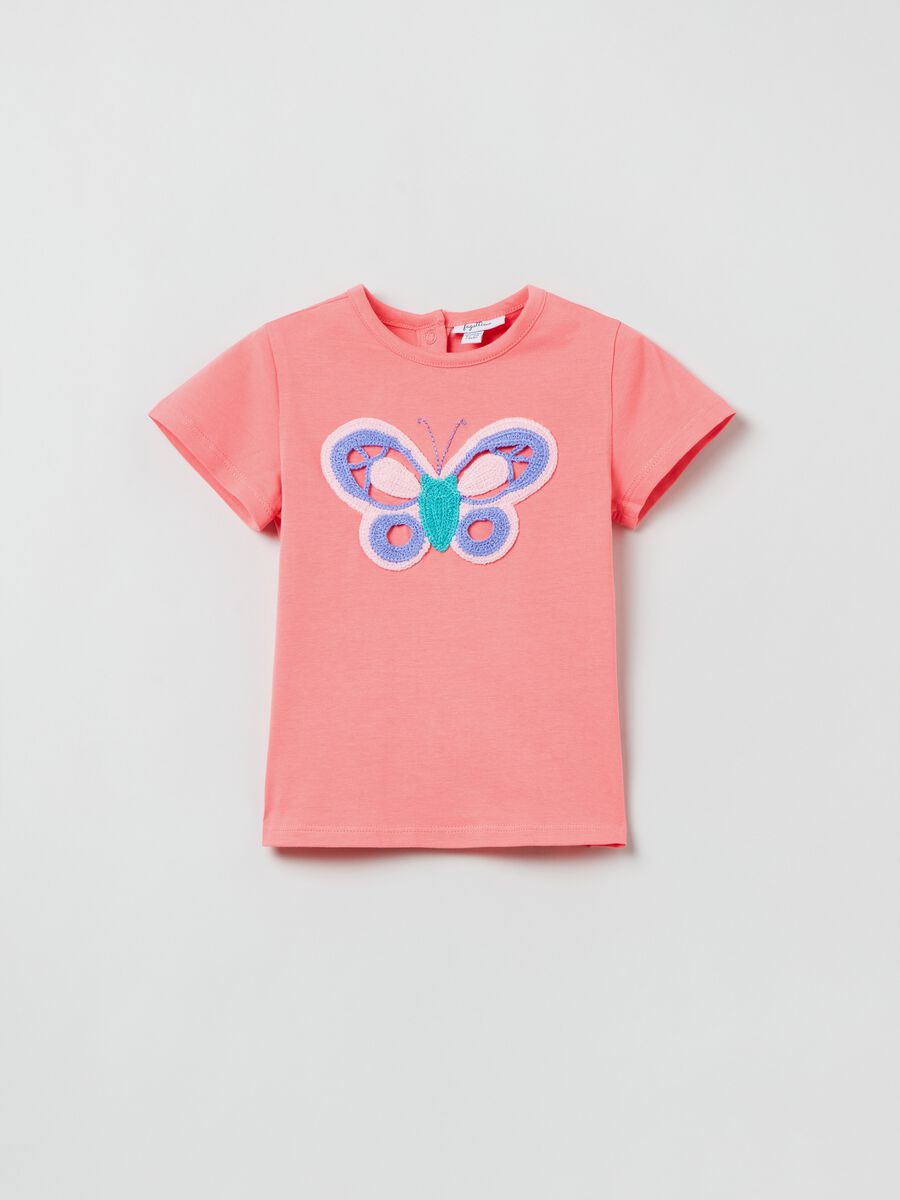 T-shirt con farfalla crochet_0