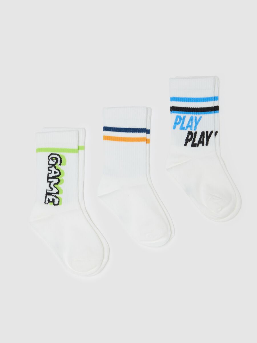 Three-pair pack tennis socks with stripes and lettering_0