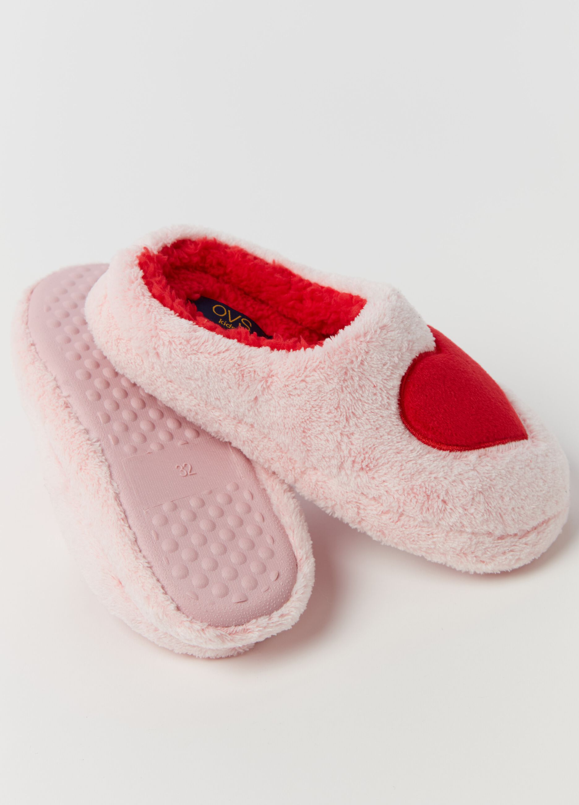 Faux fur slippers with heart embroidery