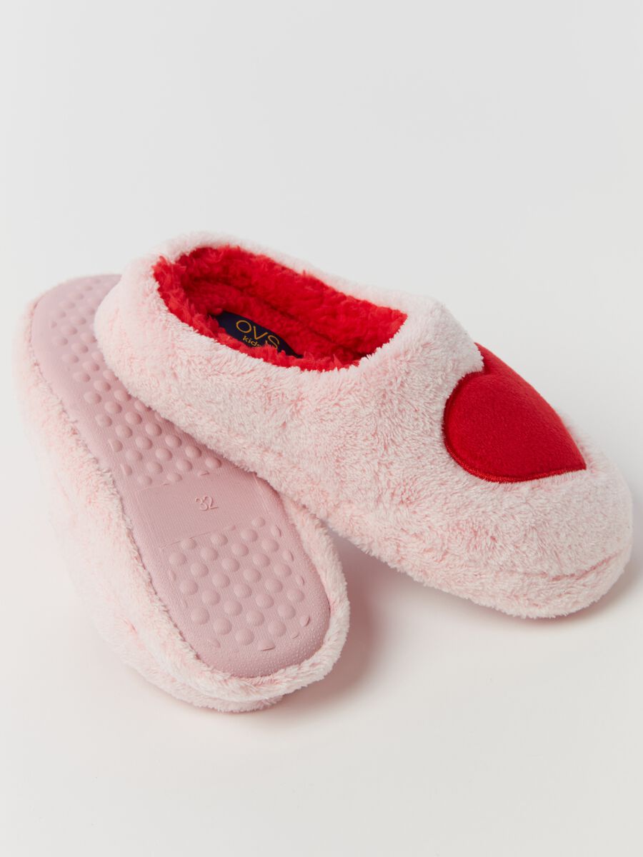 Faux fur slippers with heart embroidery_1