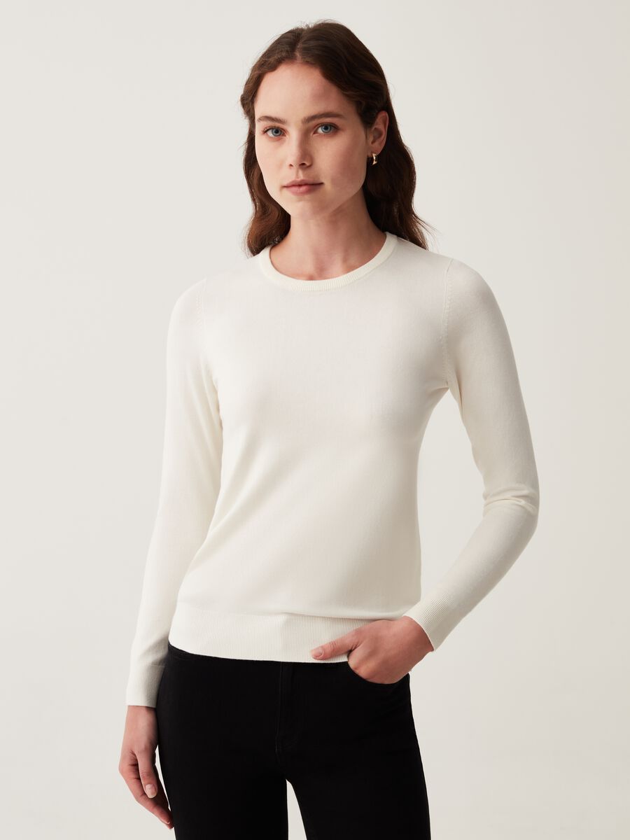 Solid colour pullover with round neck_0