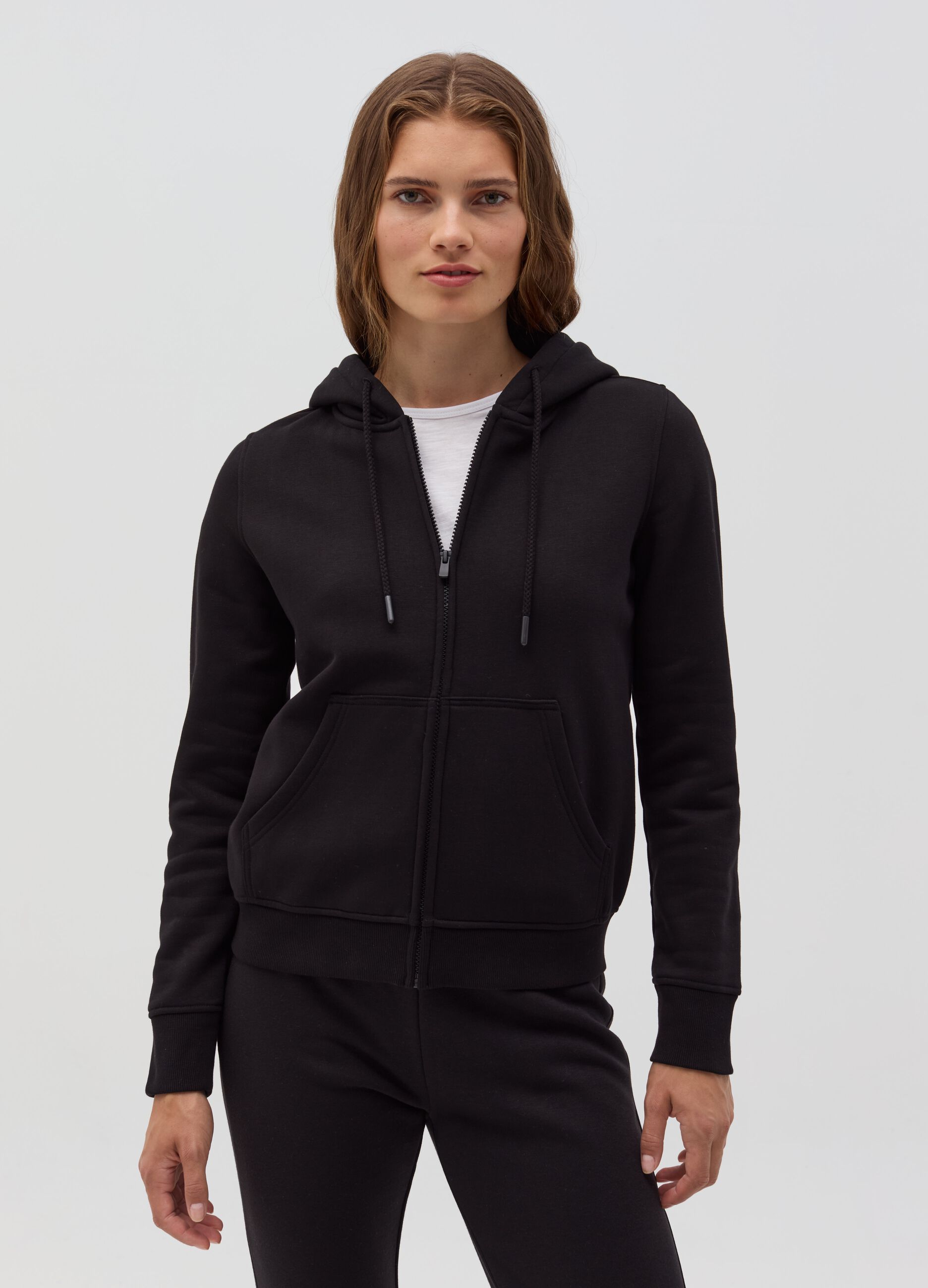 Essential sweatshirt with hood