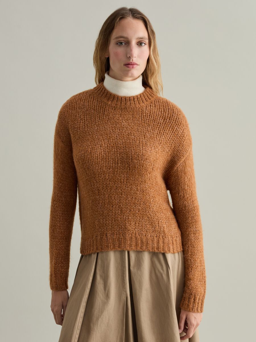 Ribbed pullover with round neck_1