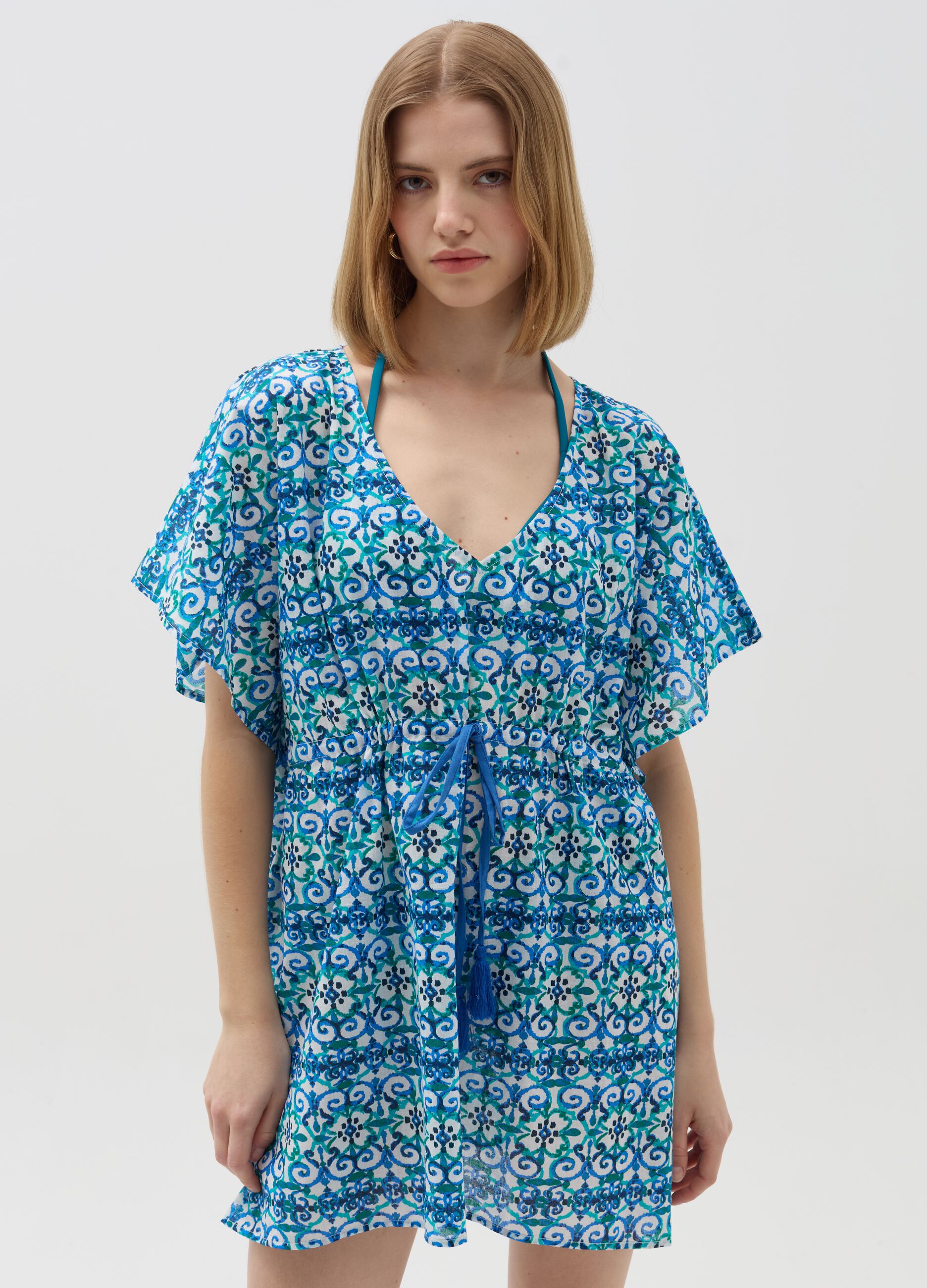 Beach cover-up poncho with majolica print