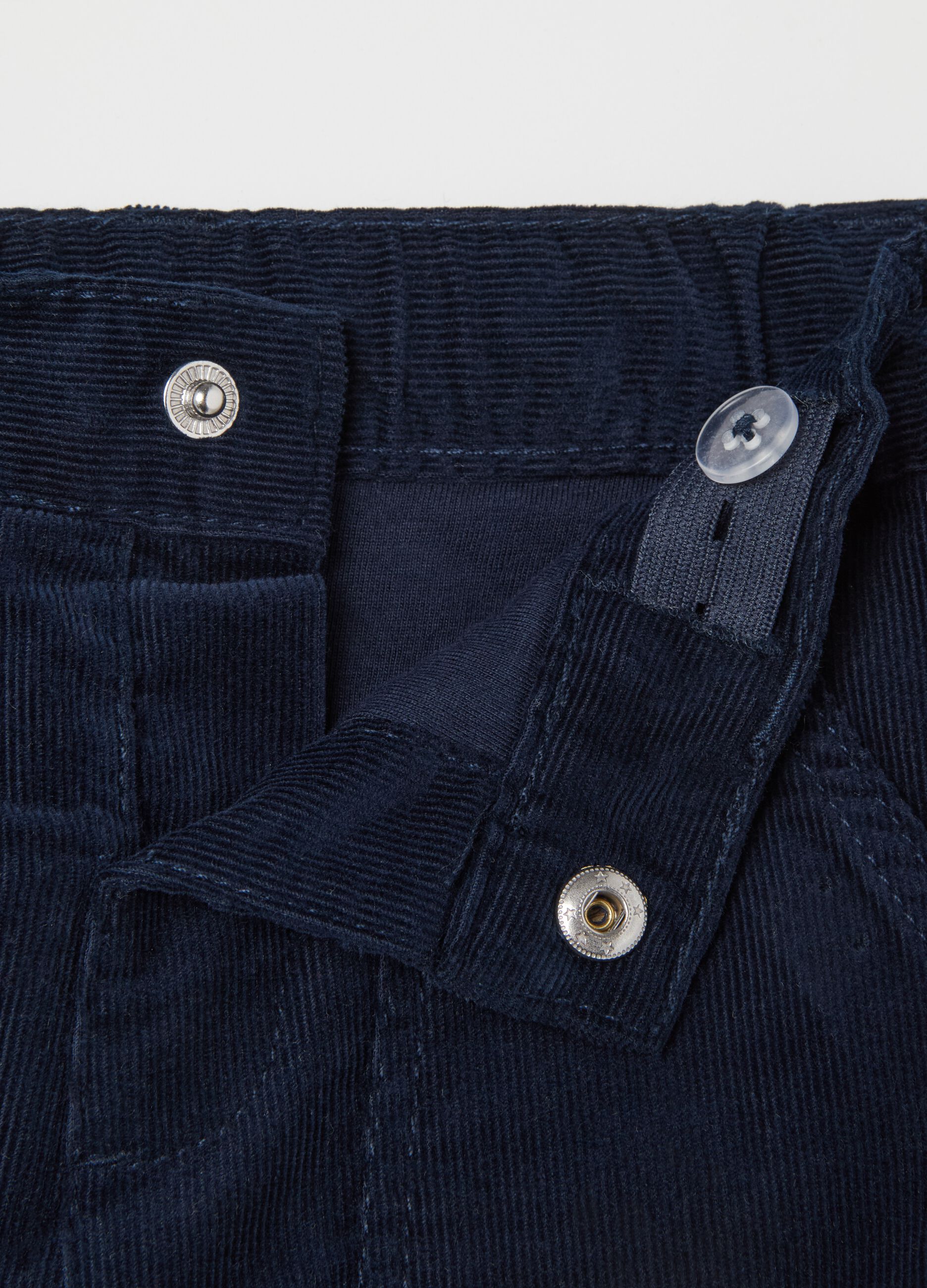 Corduroy trousers with pockets