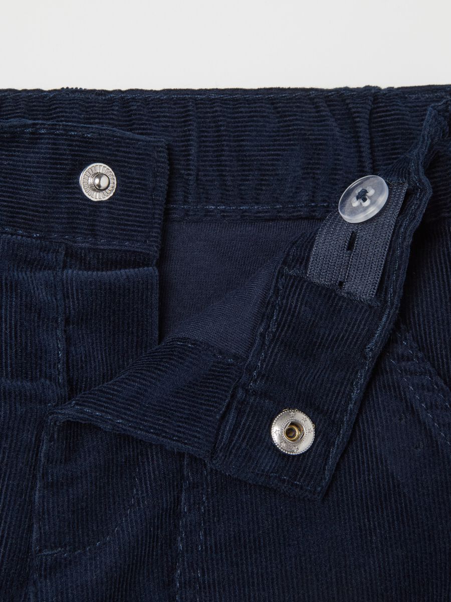 Corduroy trousers with pockets_2