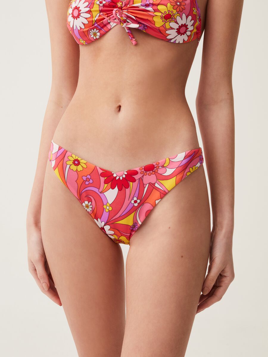 Low-rise bikini briefs with floral print_1