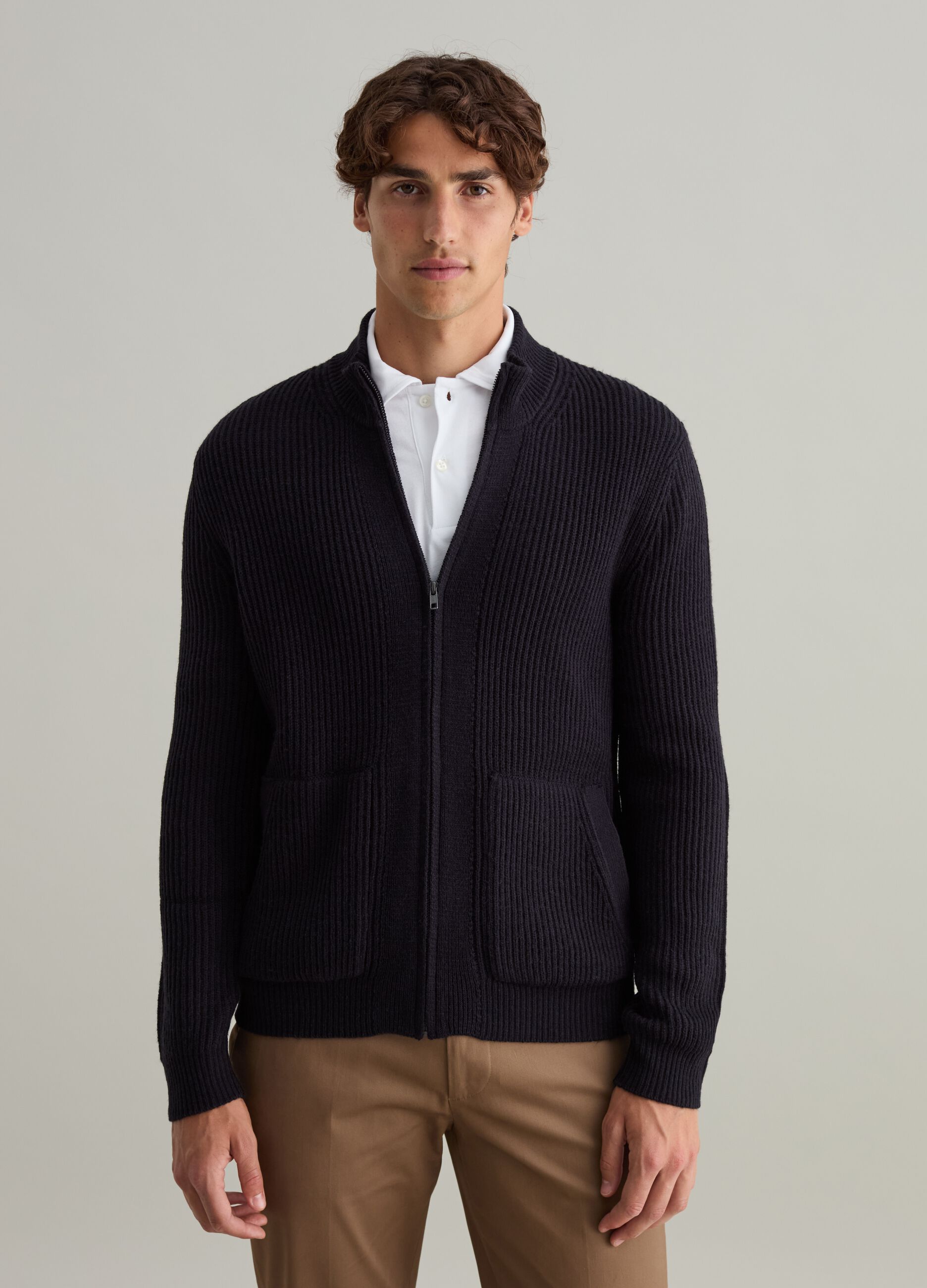 Contemporary knit cardigan with zip