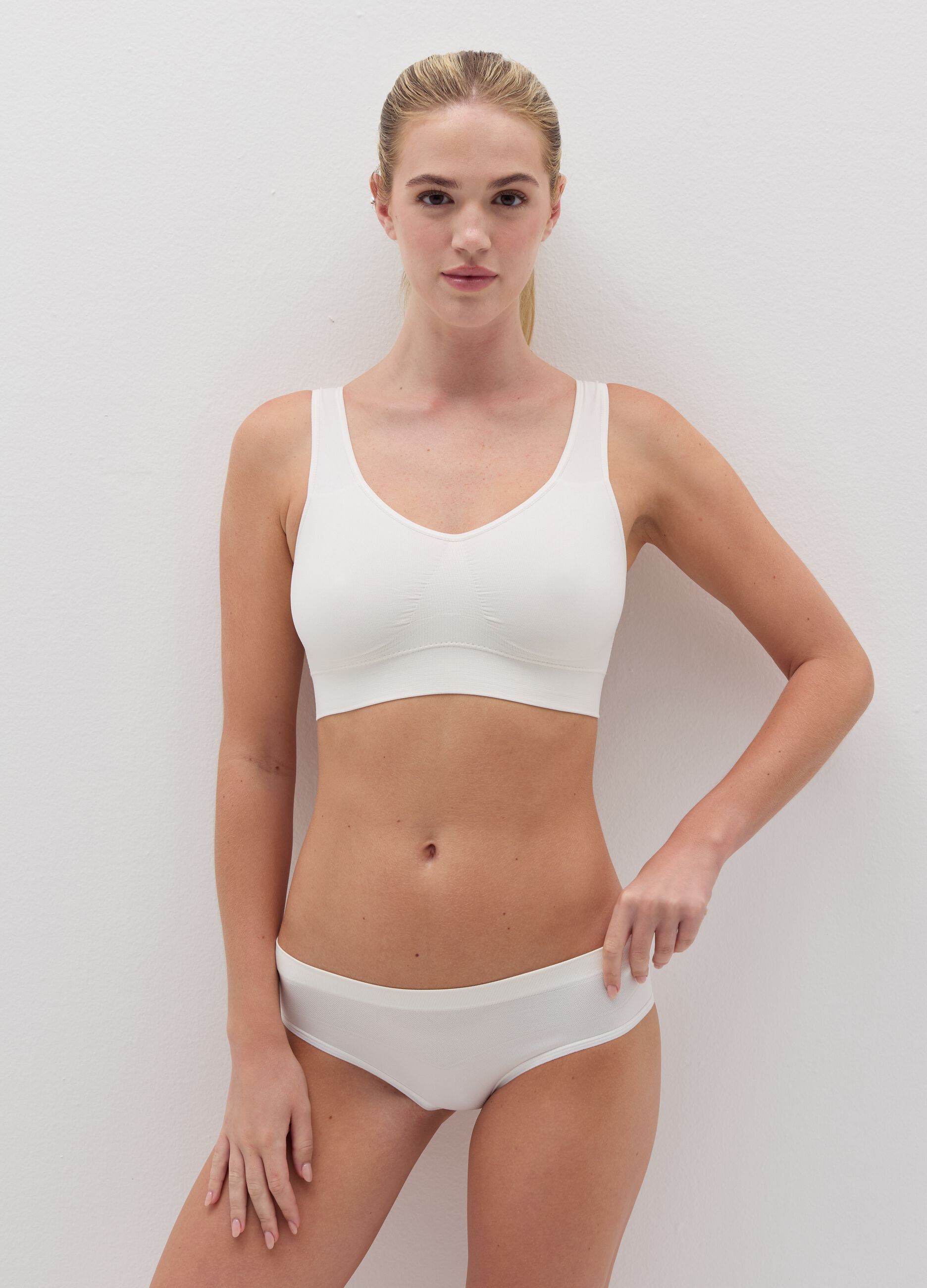 The One seamless bralette with wide shoulder straps