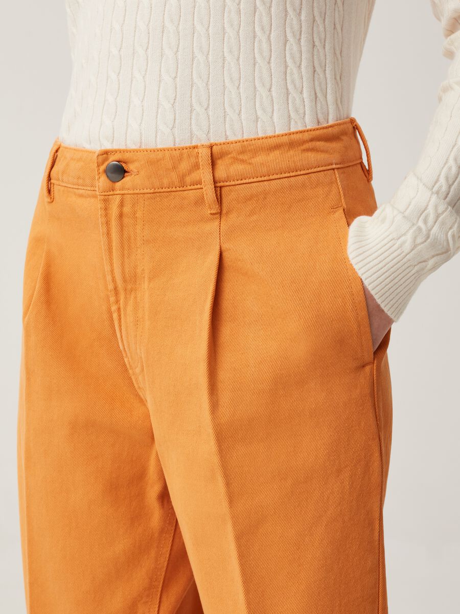 Cigarette trousers with darts_3