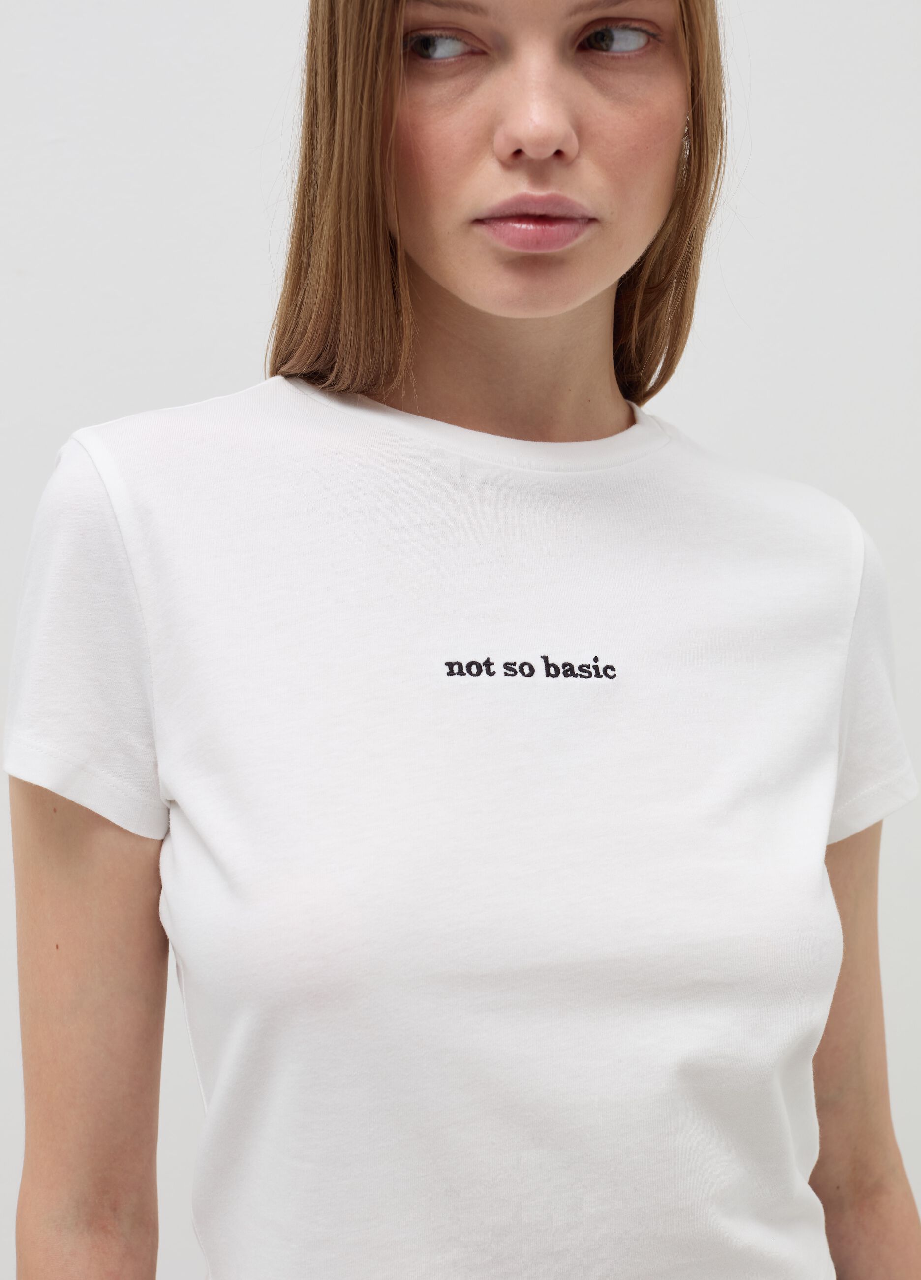 Crop T-shirt with lettering embroidery