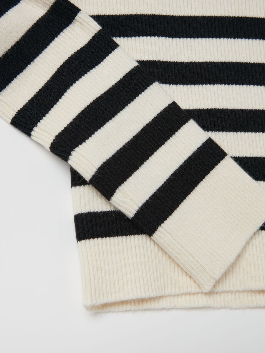 Pullover with striped mock neck_5