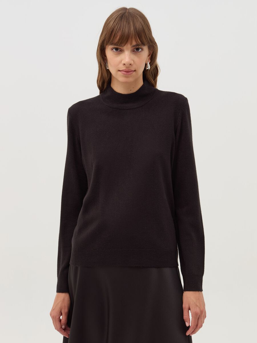 Long-sleeved top with mock neck_1