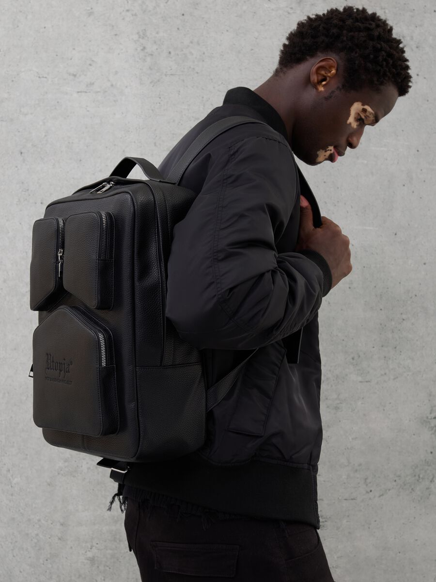 Textured black backpack with logo_1