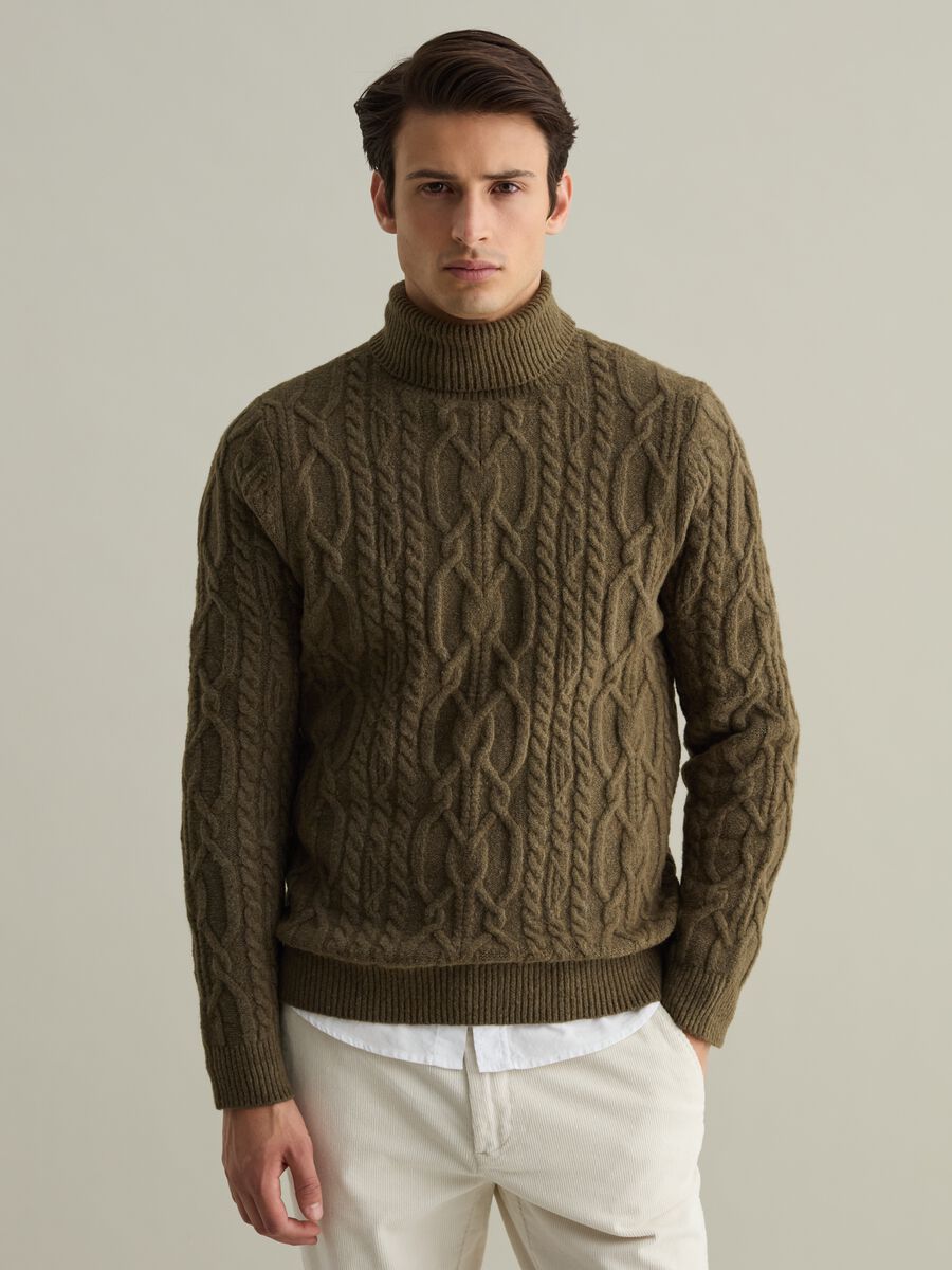 Cable-knit pullover with high neck_1