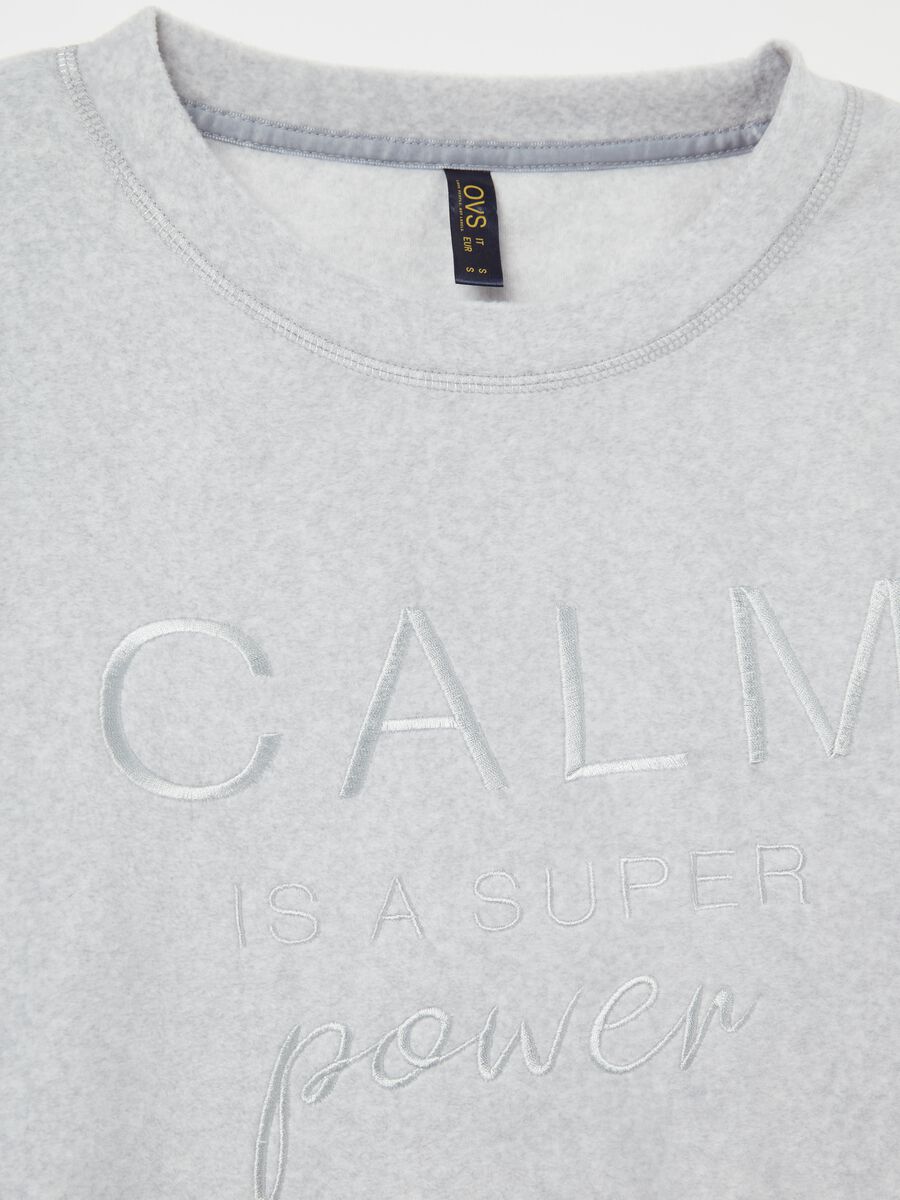 Fleece pyjama top with "Calm is a super power” embroidery_5